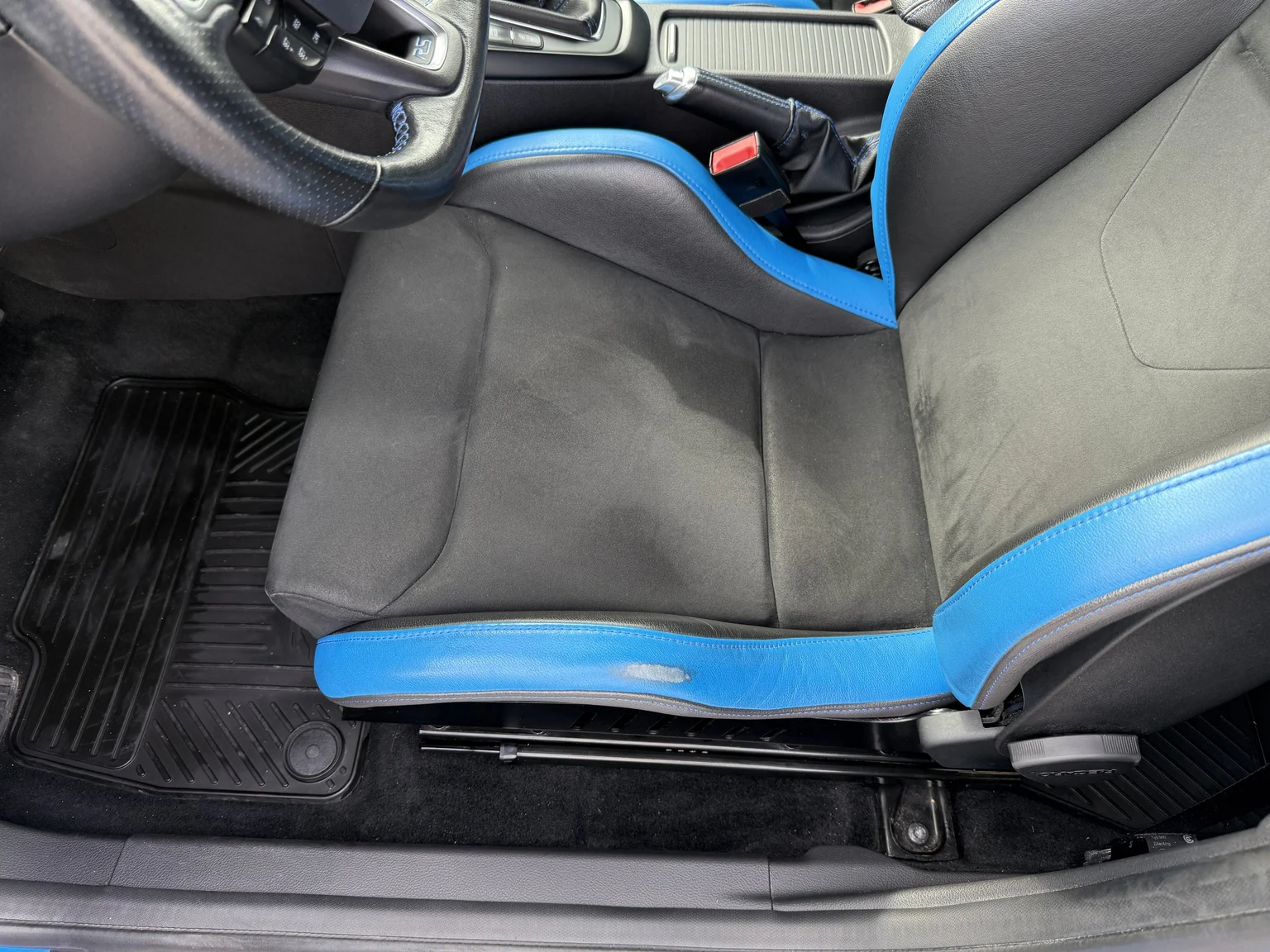 Interior image of 2018 Ford Focus RS (8)