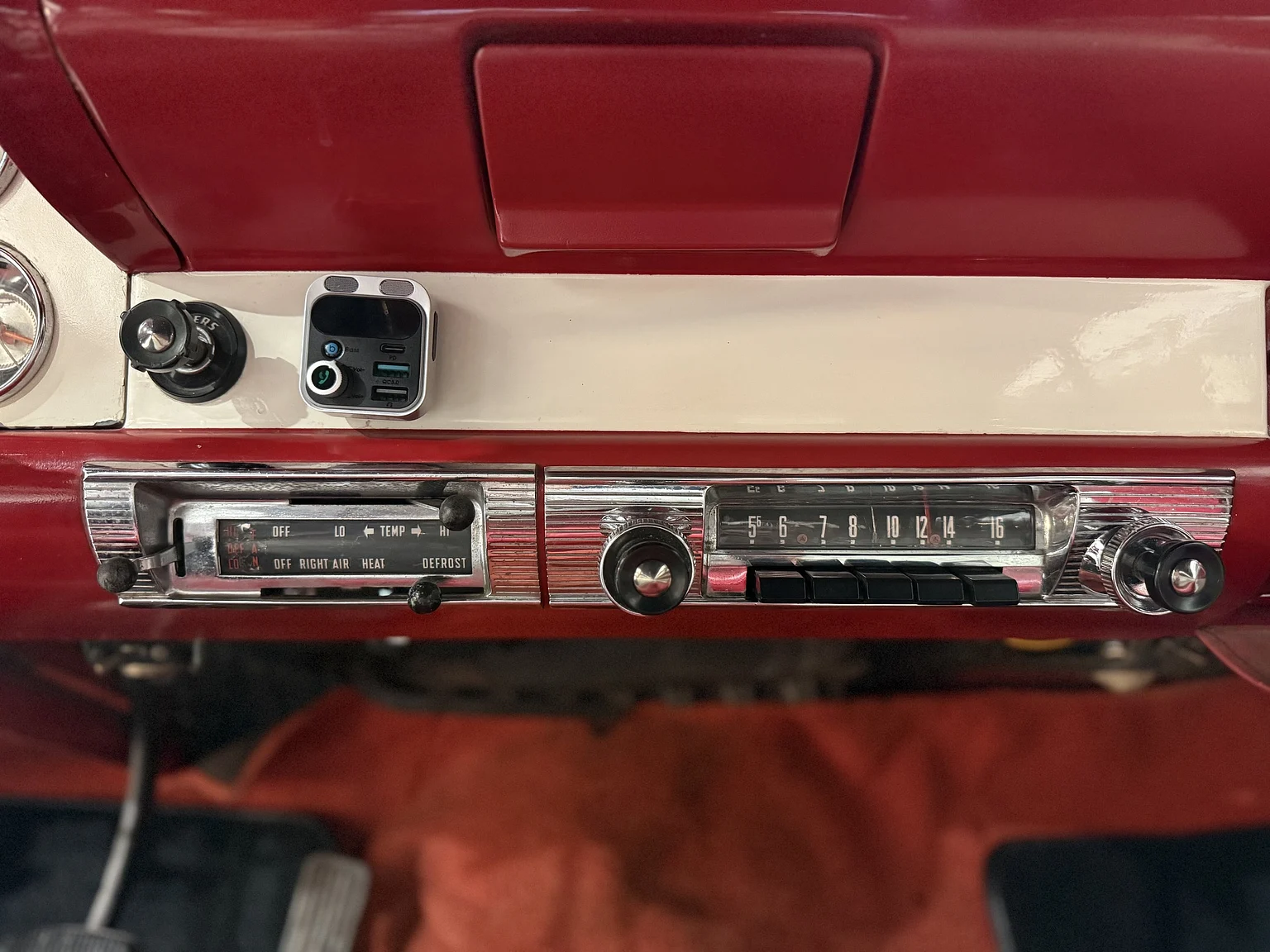 Innenraumfoto von 1956 Ford Fairlane Sunliner V8 5.1 (22)