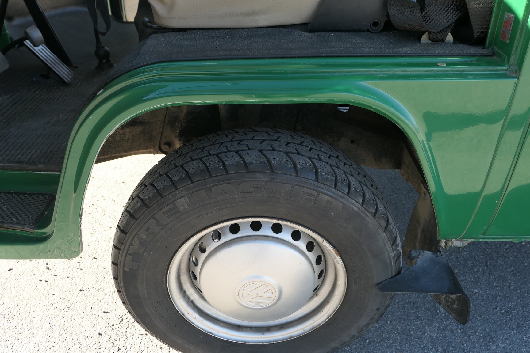 Interiörbild 1975 Volkswagen Transporter 1600 Minibuss