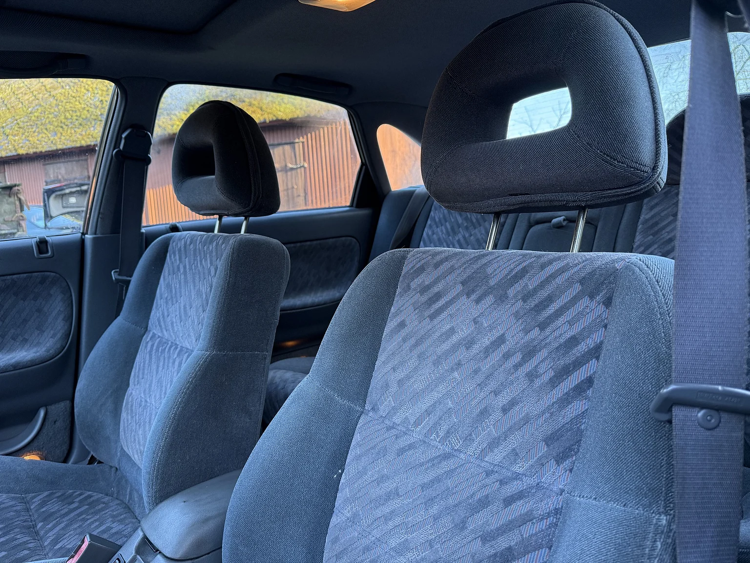 Interiörbild 1992 Mazda 626 Hatchback 2.5 V6 Automatic (15)