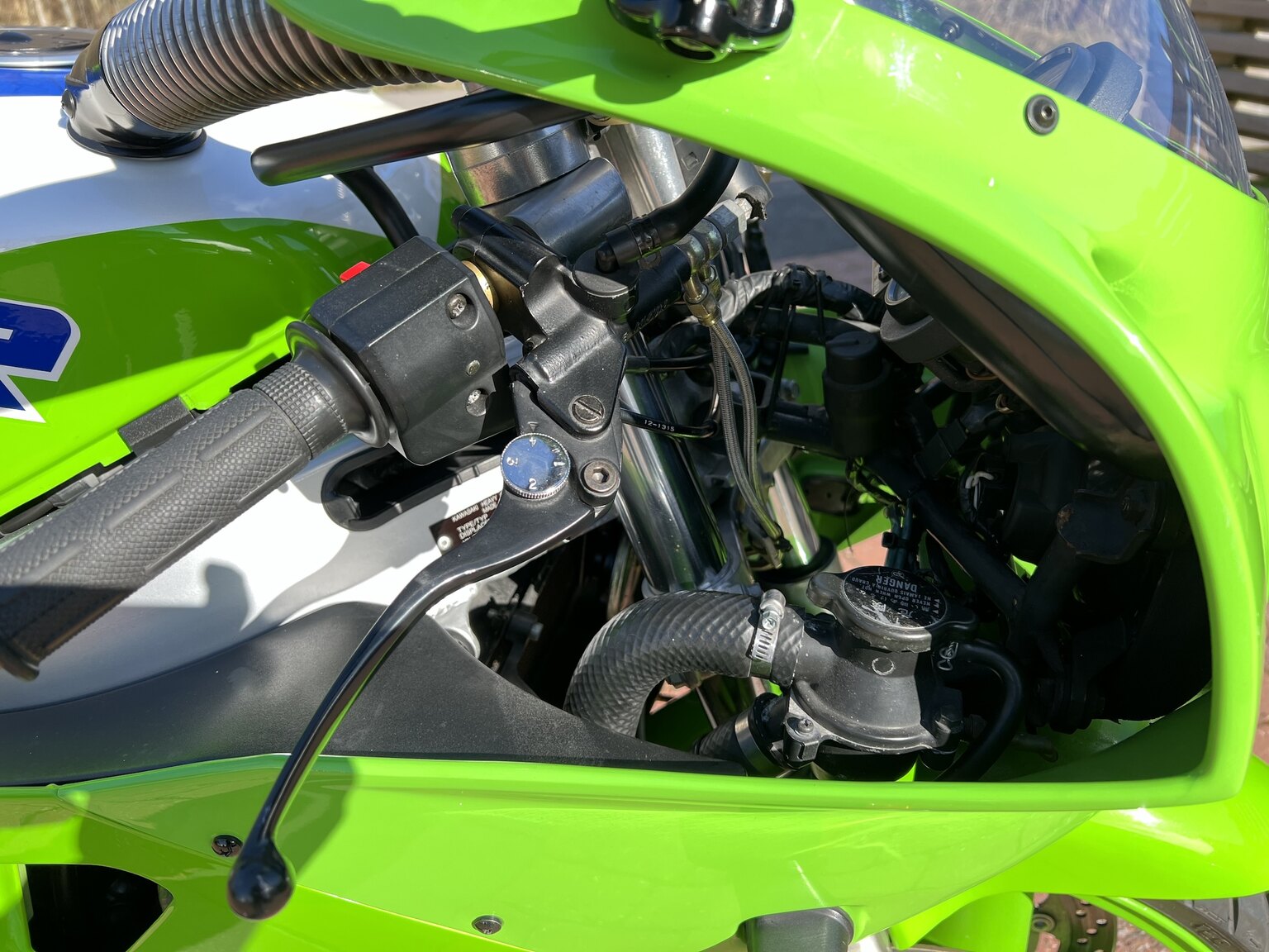 Exterior image of 1989 Kawasaki ZXR 750 H1 (41)