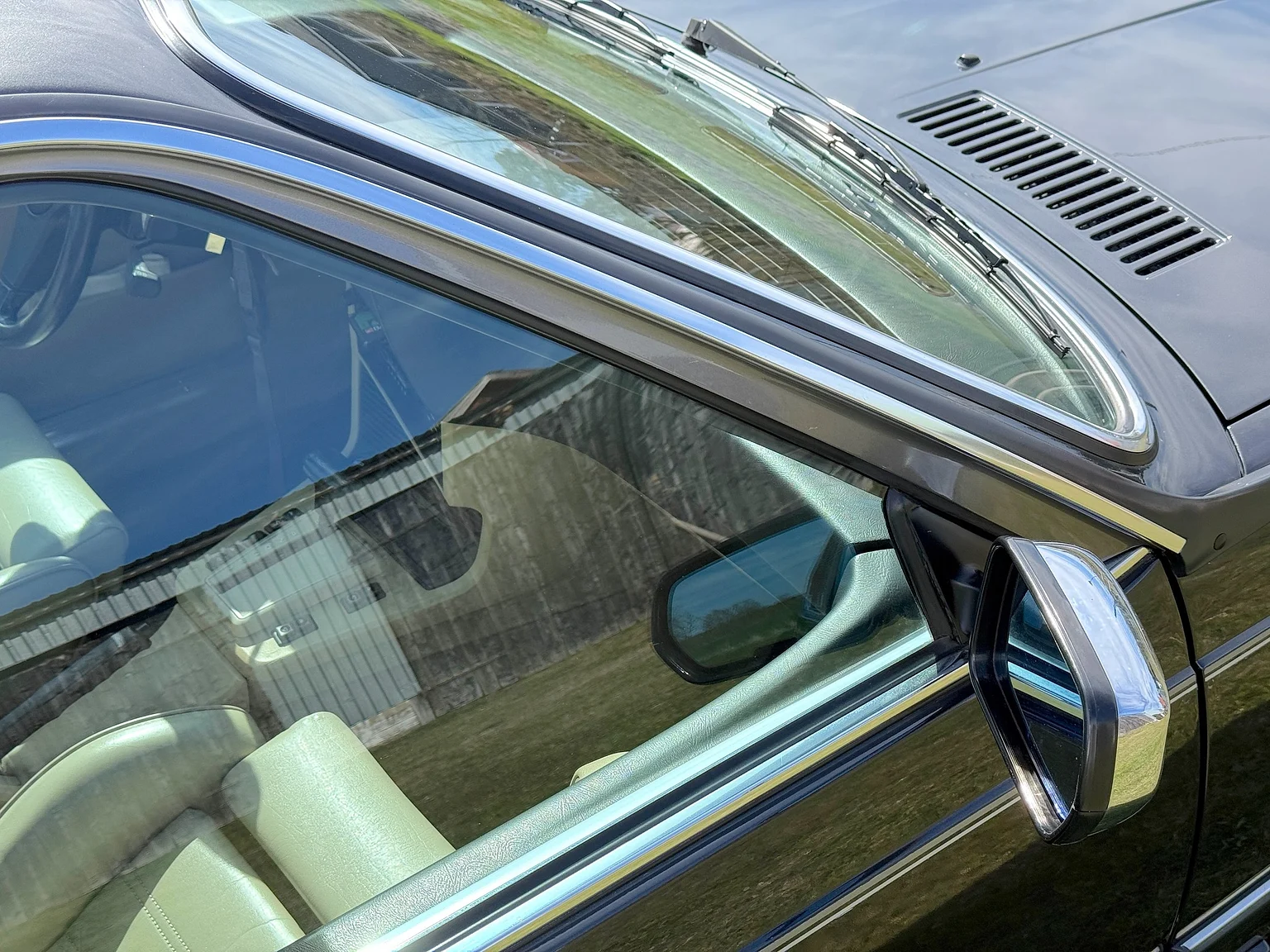 Exterior image of 1985 BMW 635 CSiA (E24) (58)