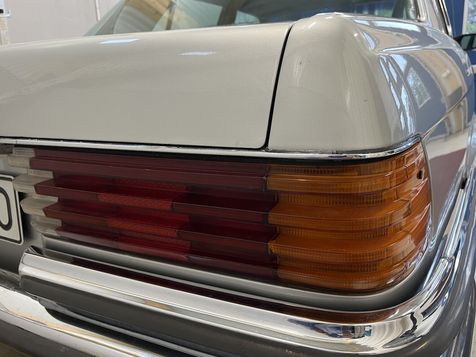 Exteriörbild på 1975 Mercedes-Benz 280 SE
