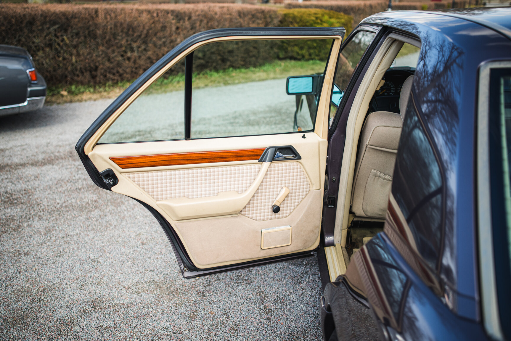 Interior image of 1993 Mercedes-Benz E 220