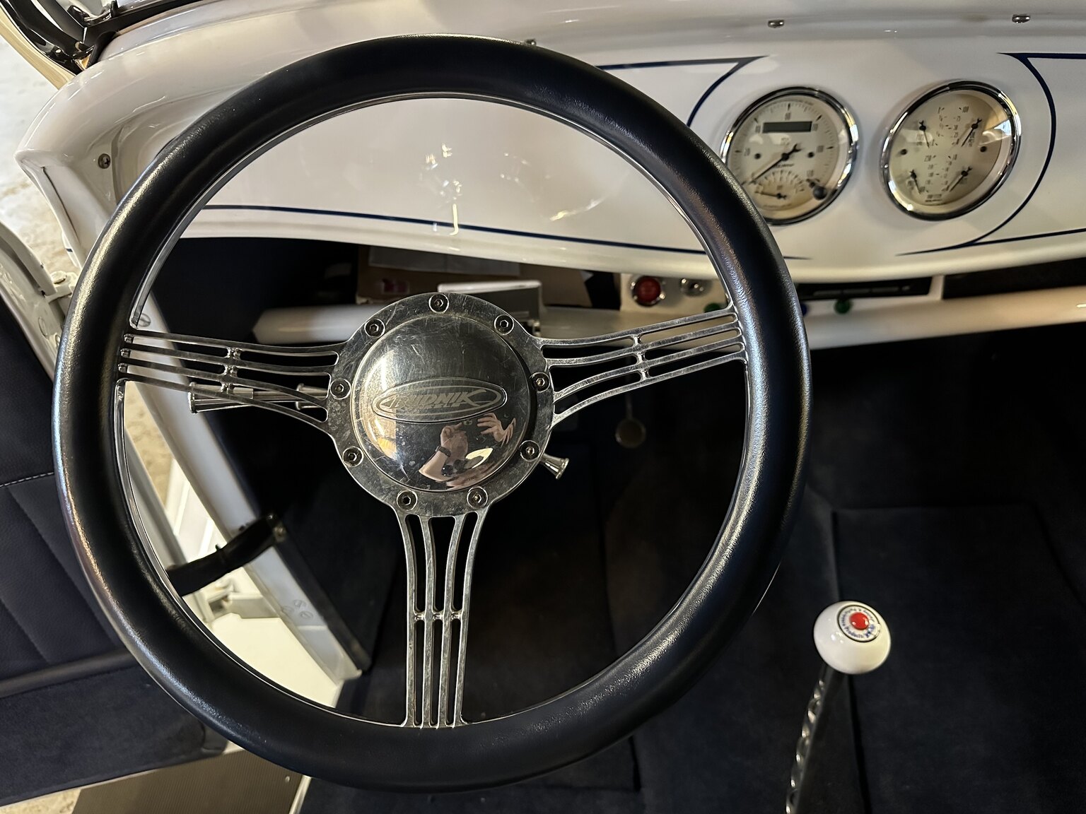 Innenraumfoto von 1932 Custom Ford Rod White Ice