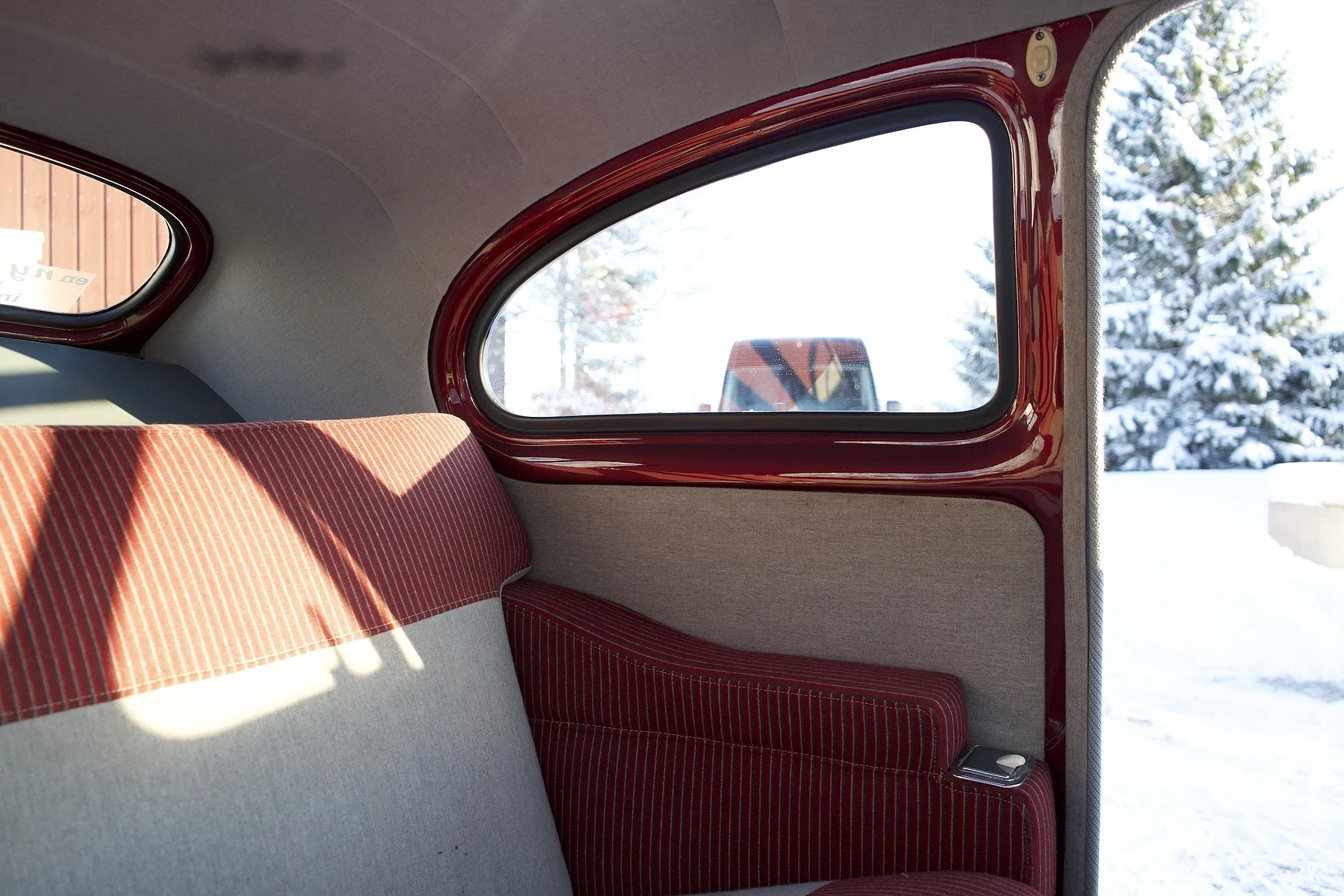 Interior image of 1953 Volvo PV444 DS (22)