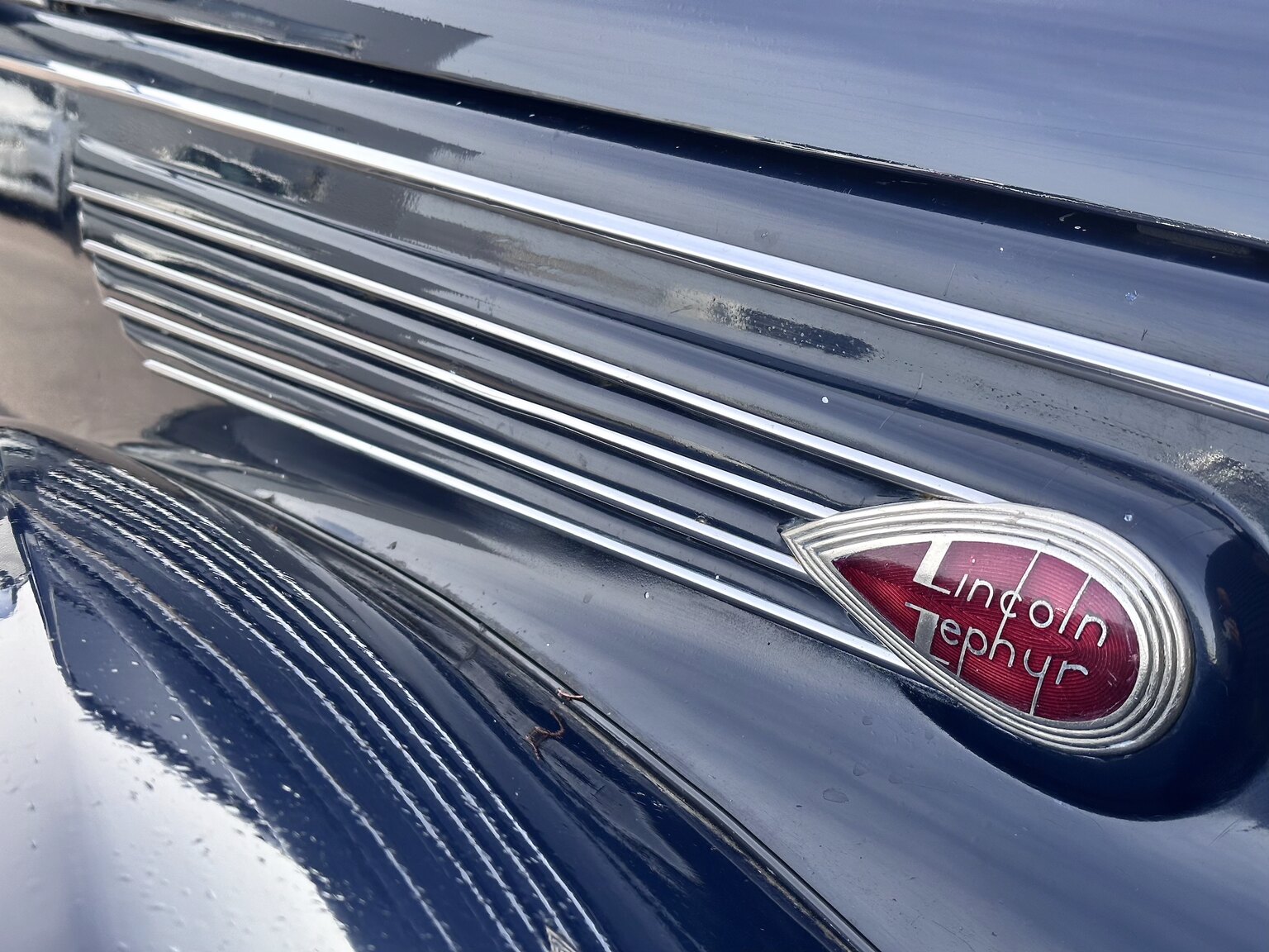 Exterior image of 1938 Lincoln Zephyr Sedan V12