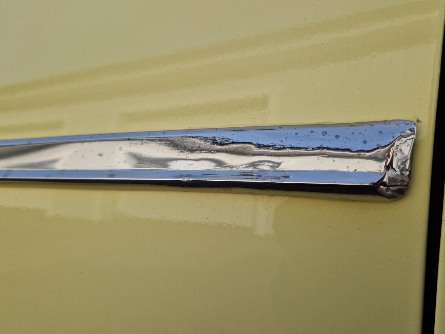 Exteriörbild på 1961 Chrysler Windsor Coupé