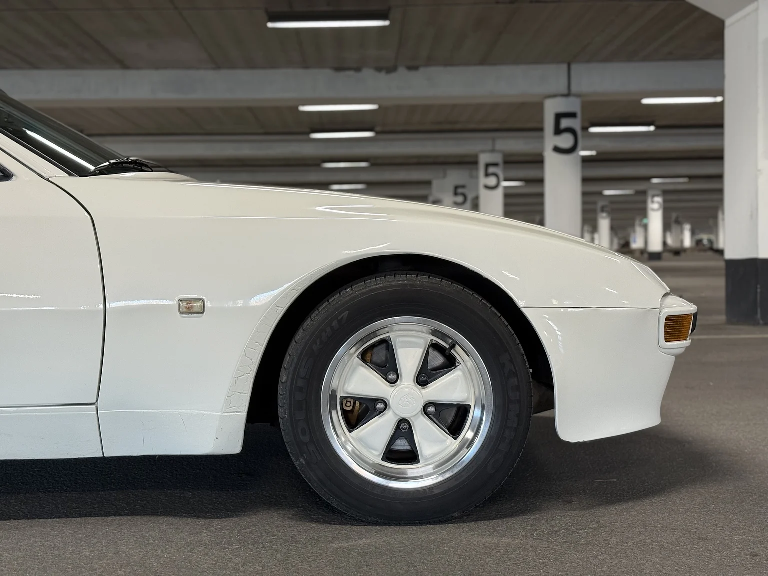 Exteriörbild på 1984 PORSCHE 944 Targa (20)