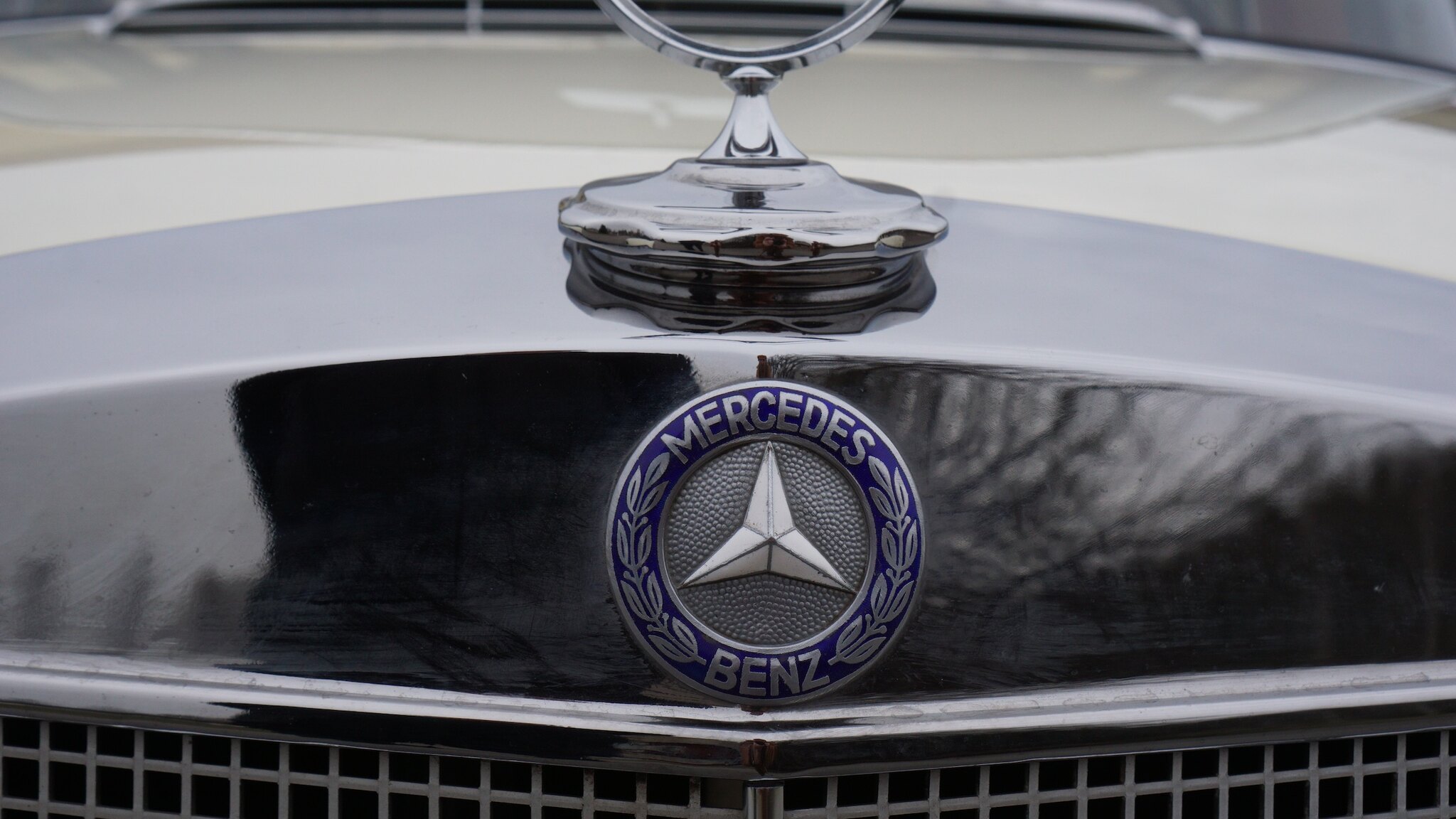Exteriörbild på 1966 Mercedes-Benz 230 S