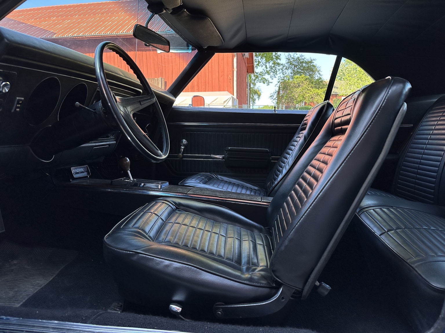 Interior image of 1969 Pontiac Firebird (2)