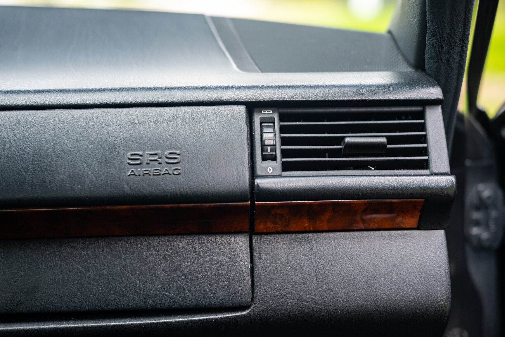 Interior image of 1993 Mercedes-Benz 400 E