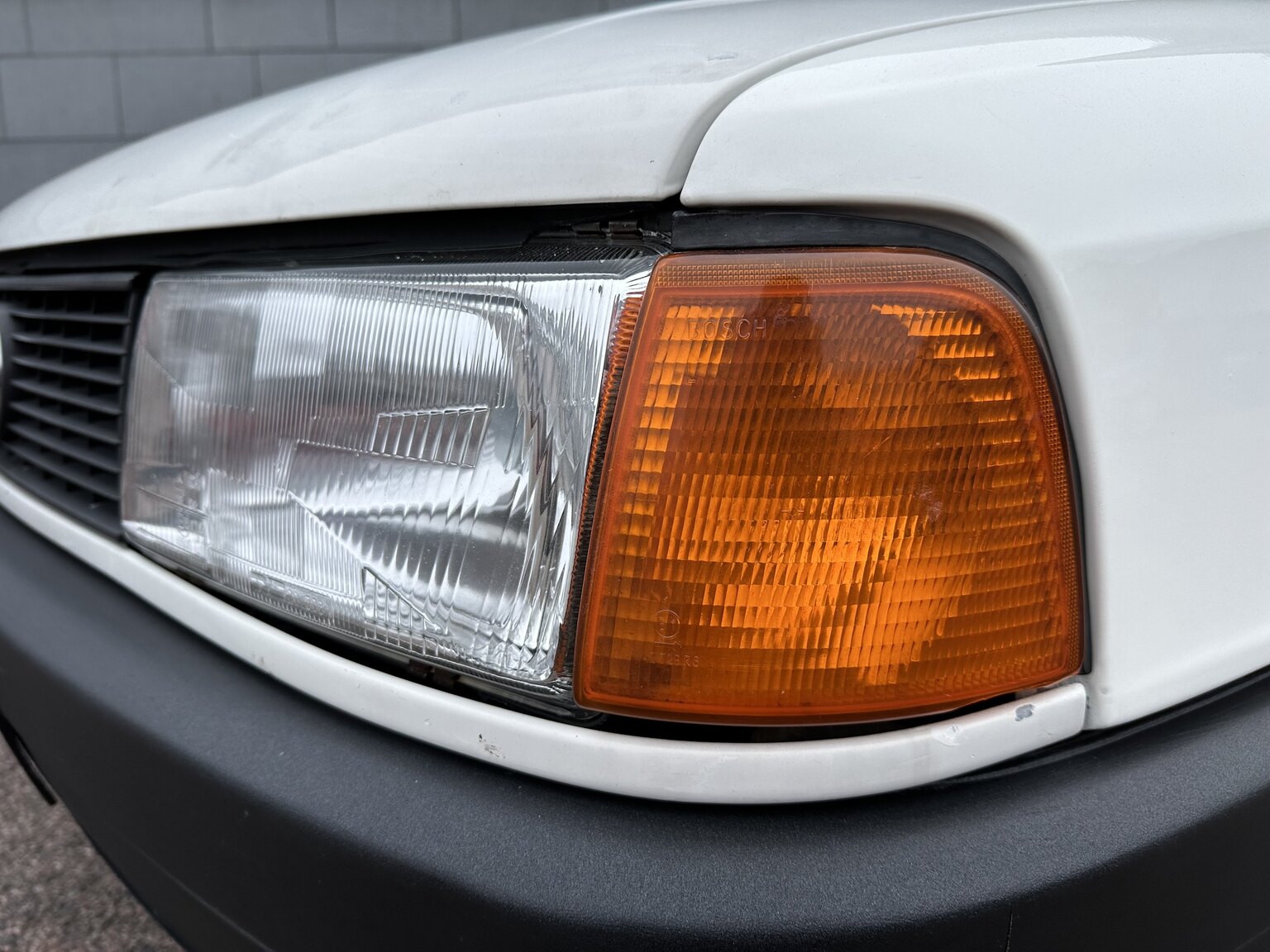 Exteriörbild på 1988 Audi 80 (33)