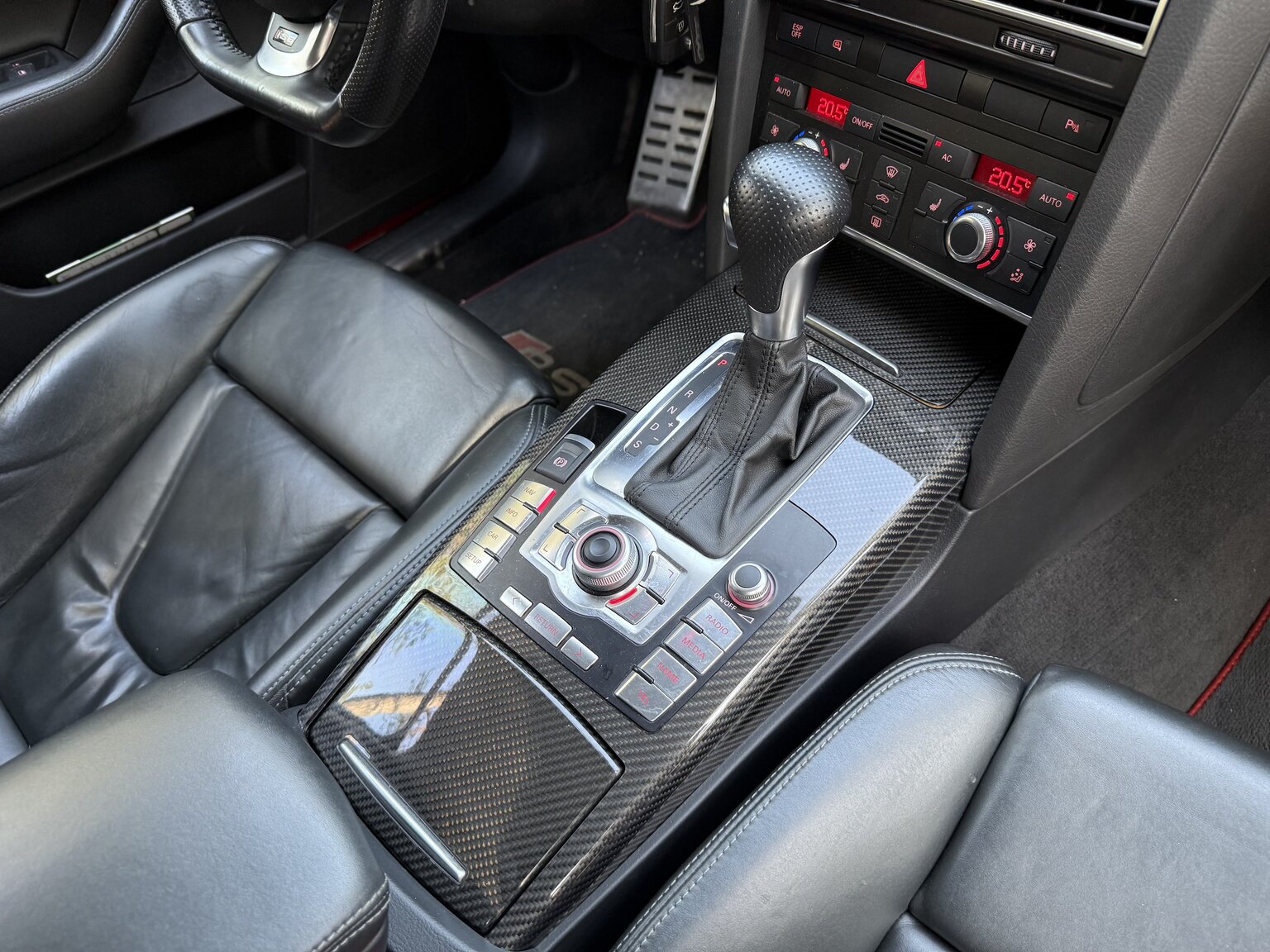 Interior image of 2010 Audi RS6 Avant V10 Quattro