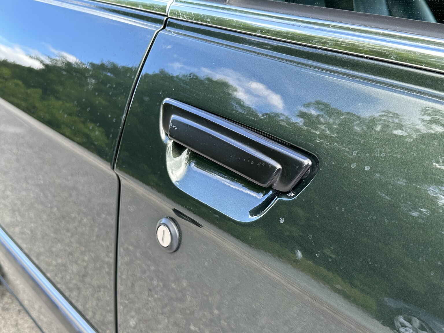 Exterior image of 1985 BMW 525E