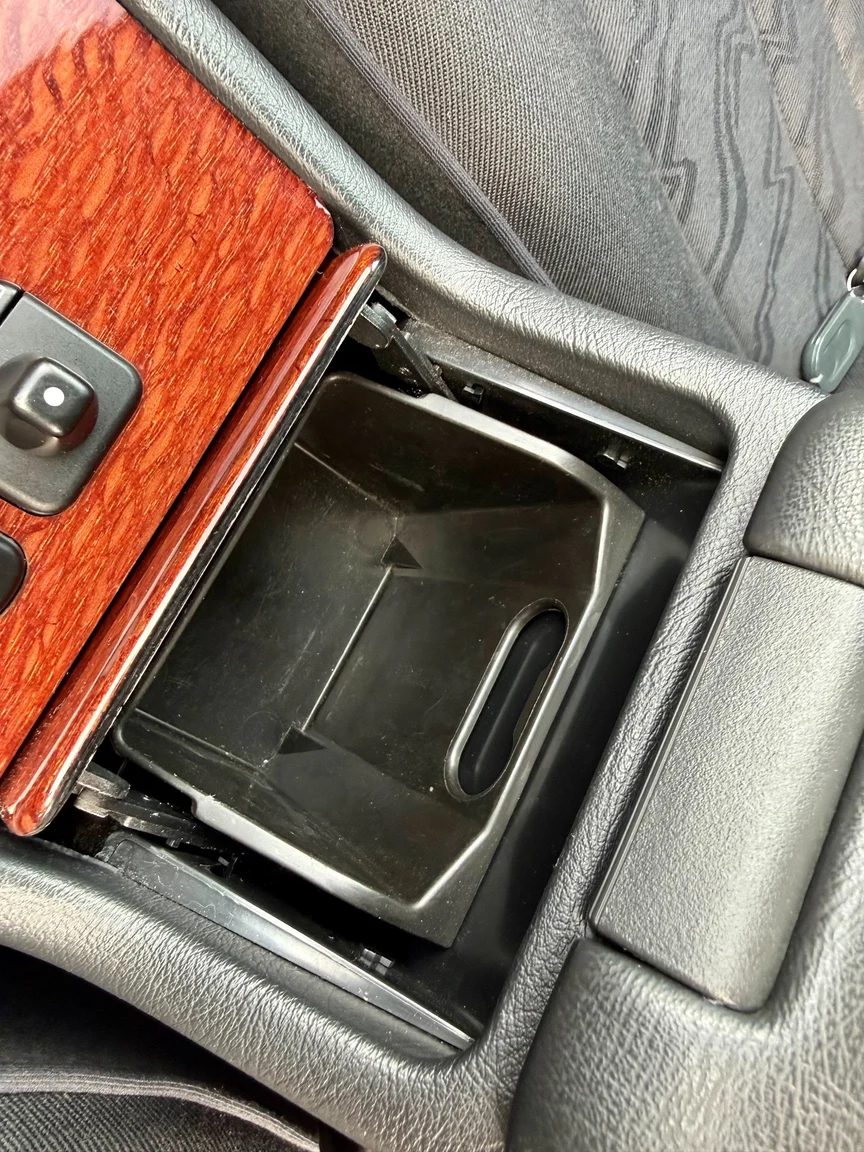 Innenraumfoto von 1997 Mercedes-Benz E 290 TD (24)