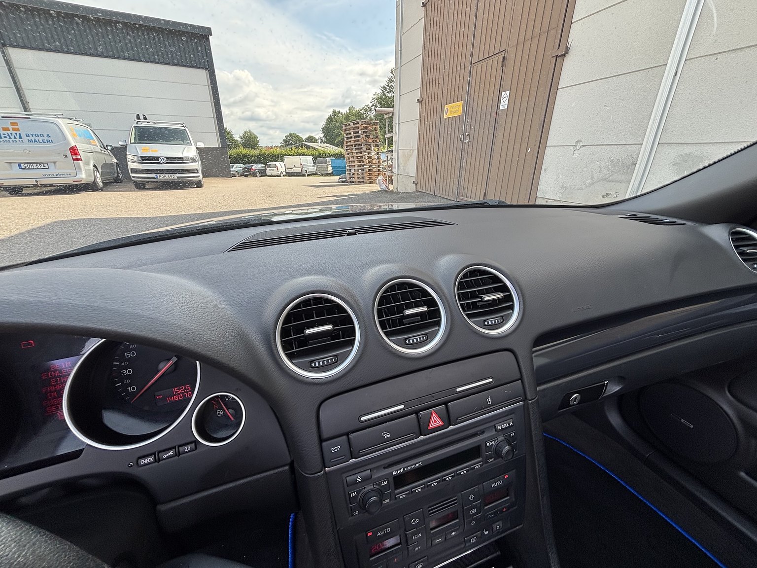 Interior image of 2003 Audi A4 Cabriolet 2.4 V6 Multitronic