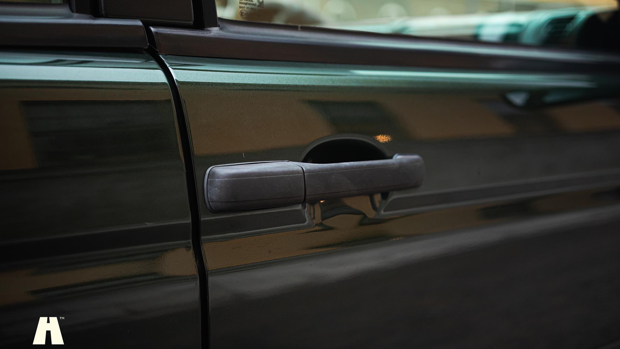 Exterior image of 2003 Land Rover Discovery II, 2003