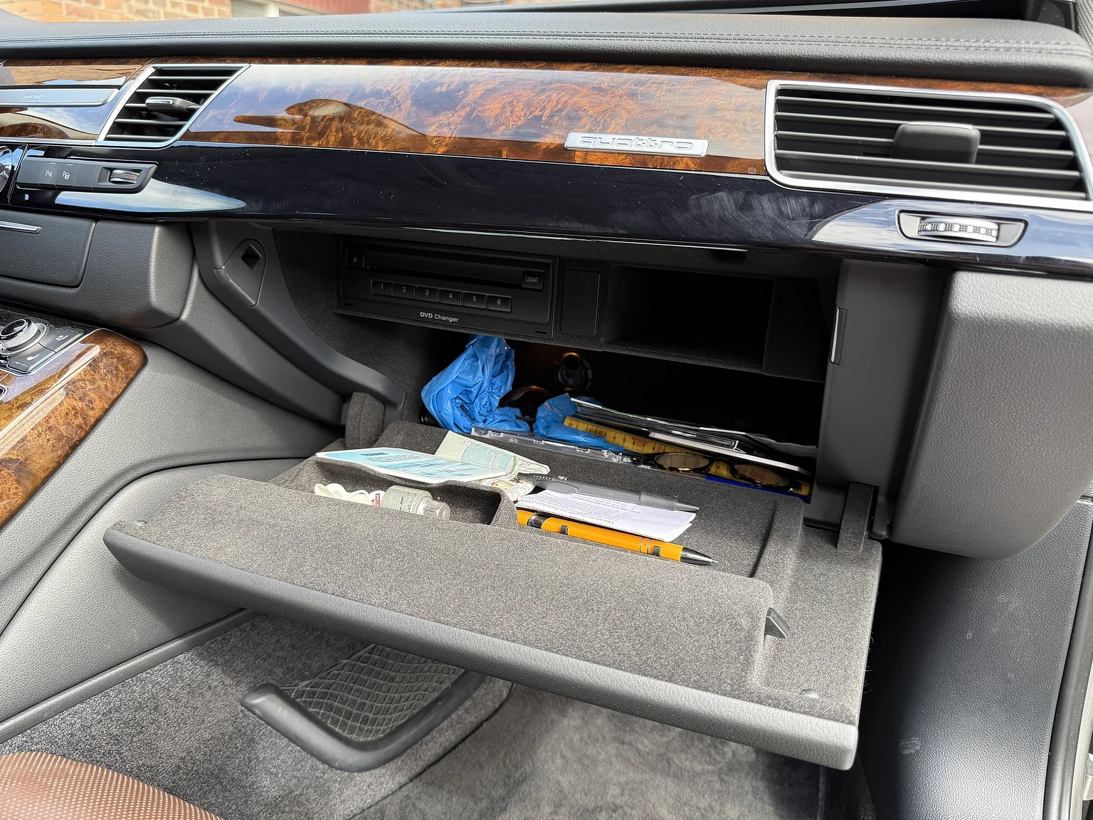 Innenraumfoto von 2014 Audi A8 4.0 TFSI (107)