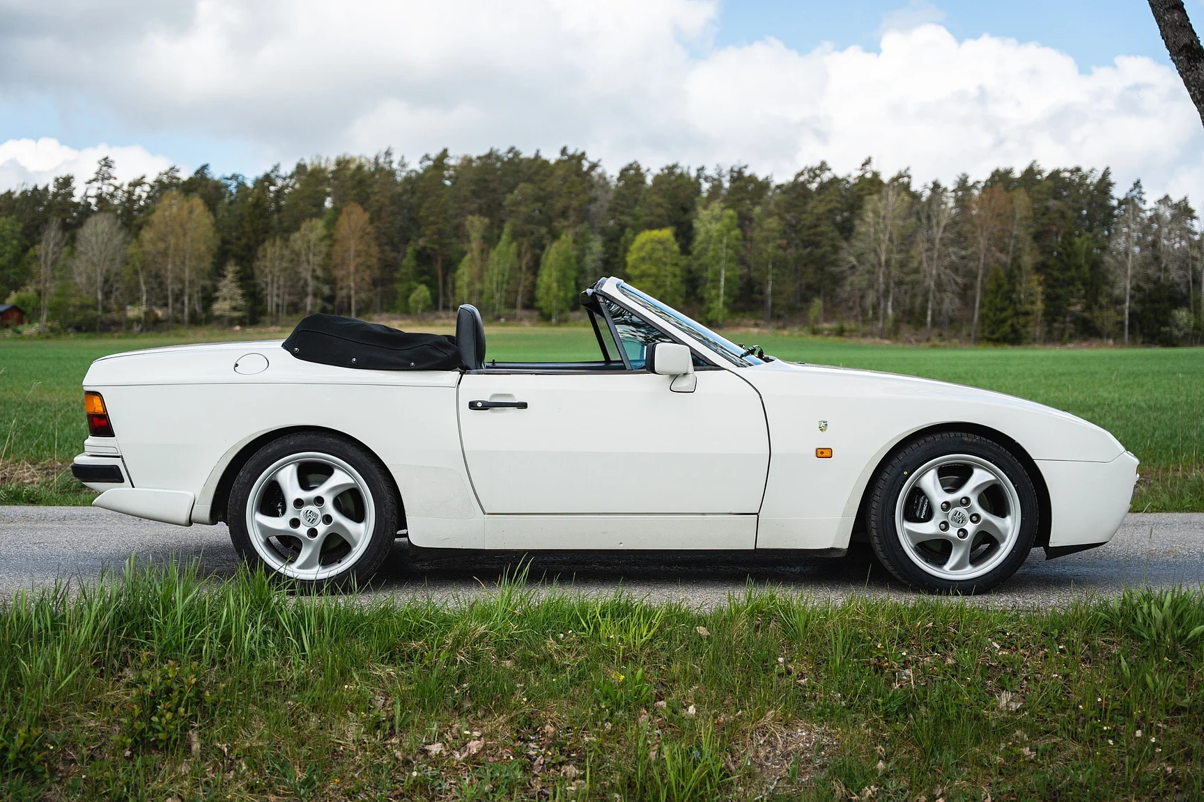 Exterior image of 1990 Porsche 944 S2 Cabriolet  (3)