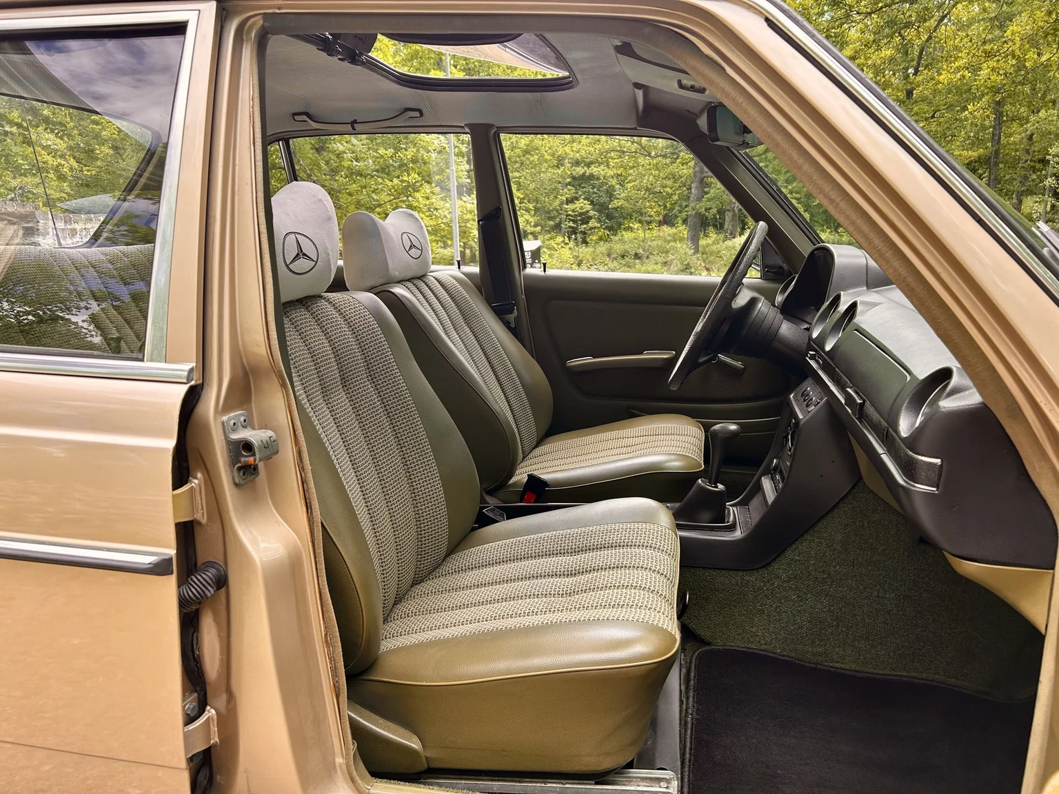 Innenraumfoto von 1976 Mercedes-Benz 300 D (13)