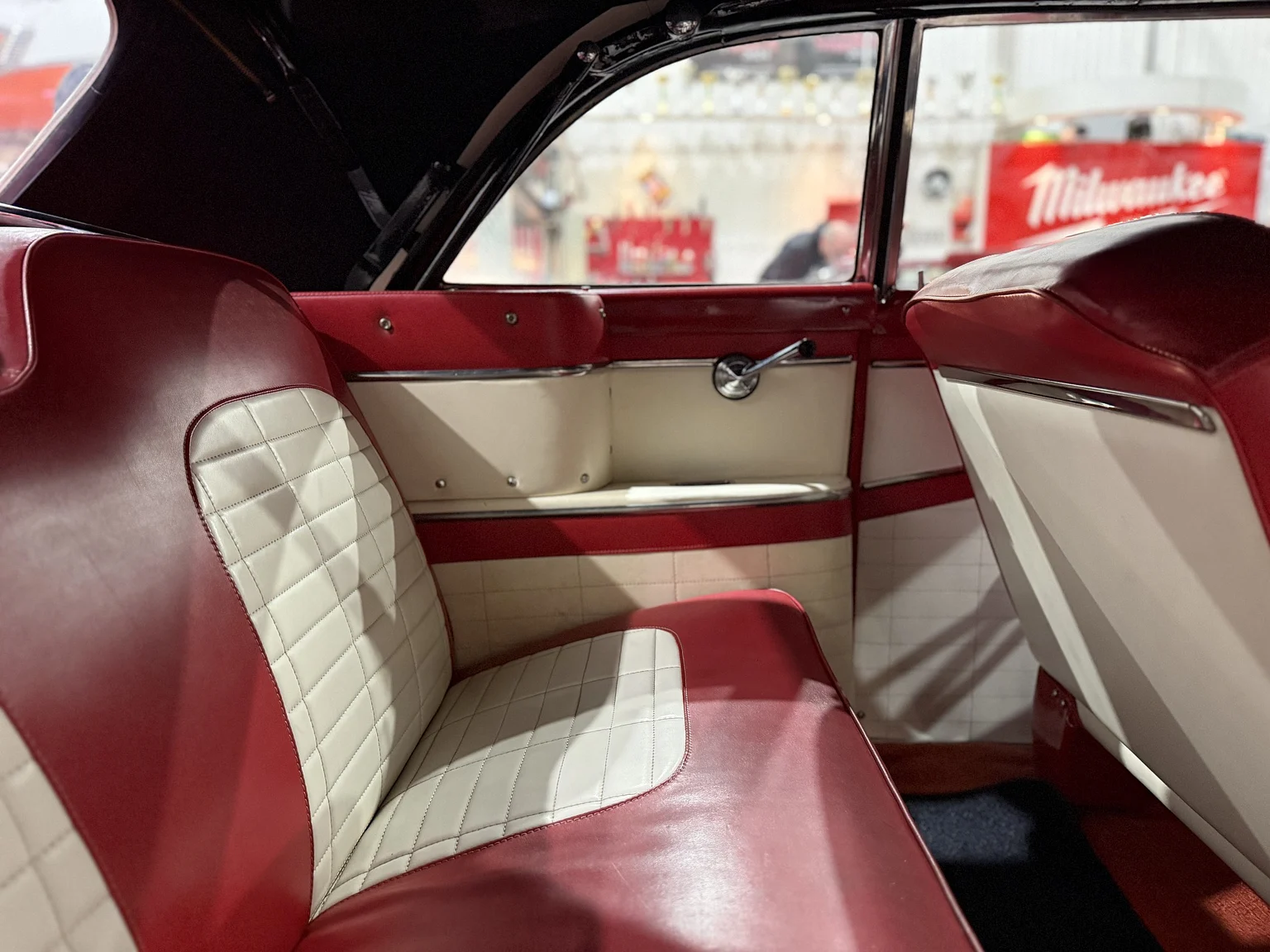 Innenraumfoto von 1956 Ford Fairlane Sunliner V8 5.1 (47)
