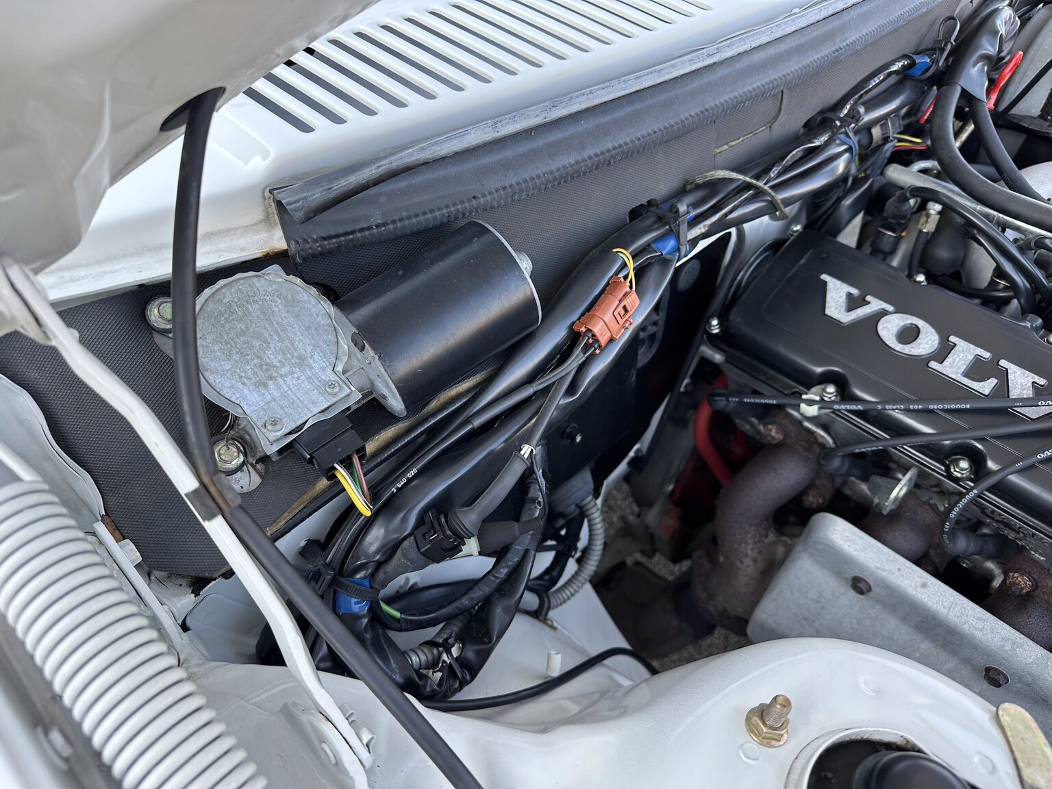 Image of 1991 Volvo 240 GLT mechanics