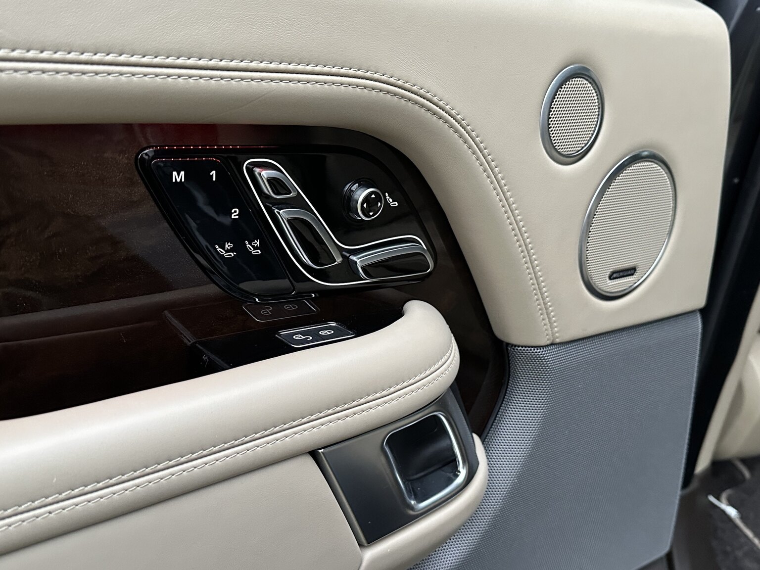 Interiörbild 2019 Range Rover Vouge Autobiography SDV8
