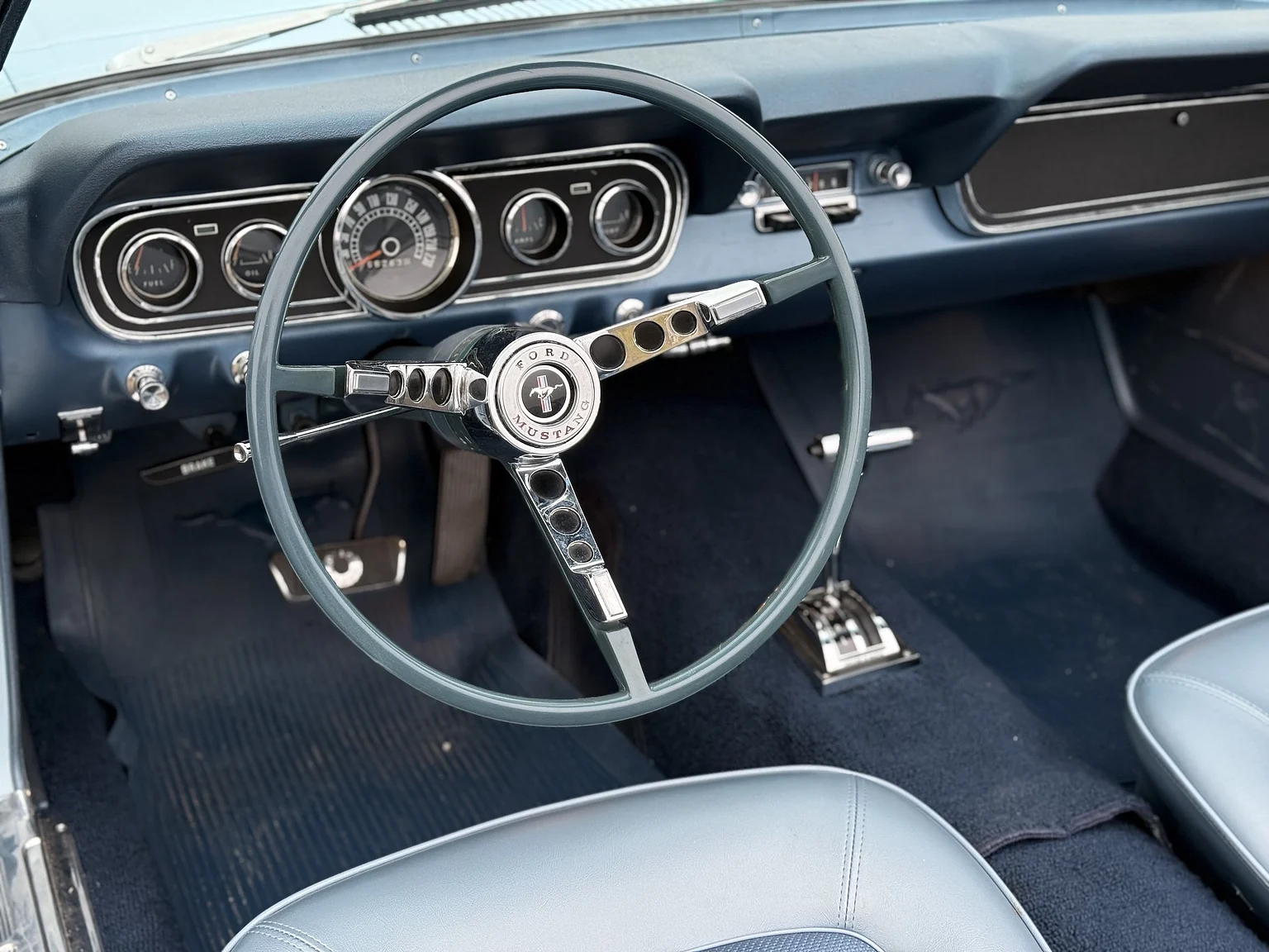 Interiörbild 1966 Ford Mustang Convertible 289 V8 (6)