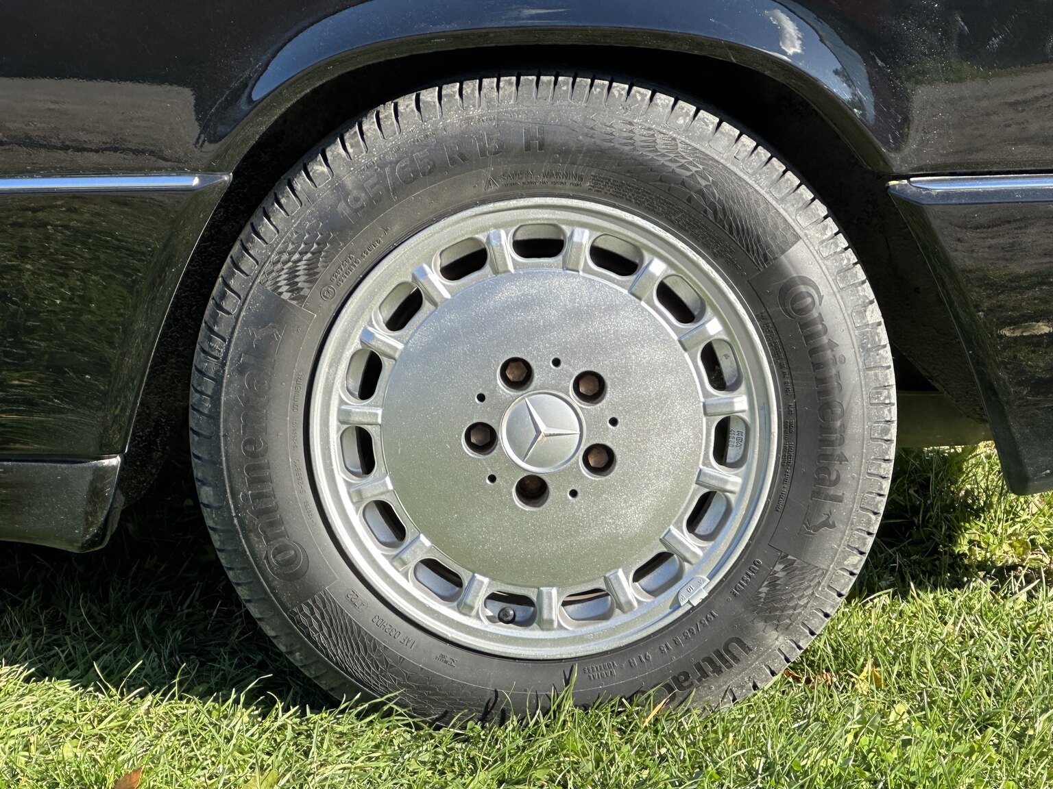 Exteriörbild på 1990 Mercedes-Benz 300 CE 24V (22)