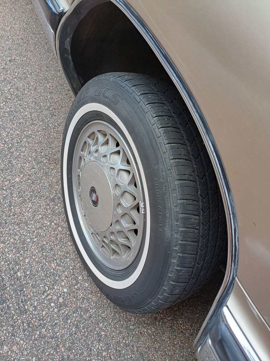 Exterior image of 1992 Buick Park Avenue