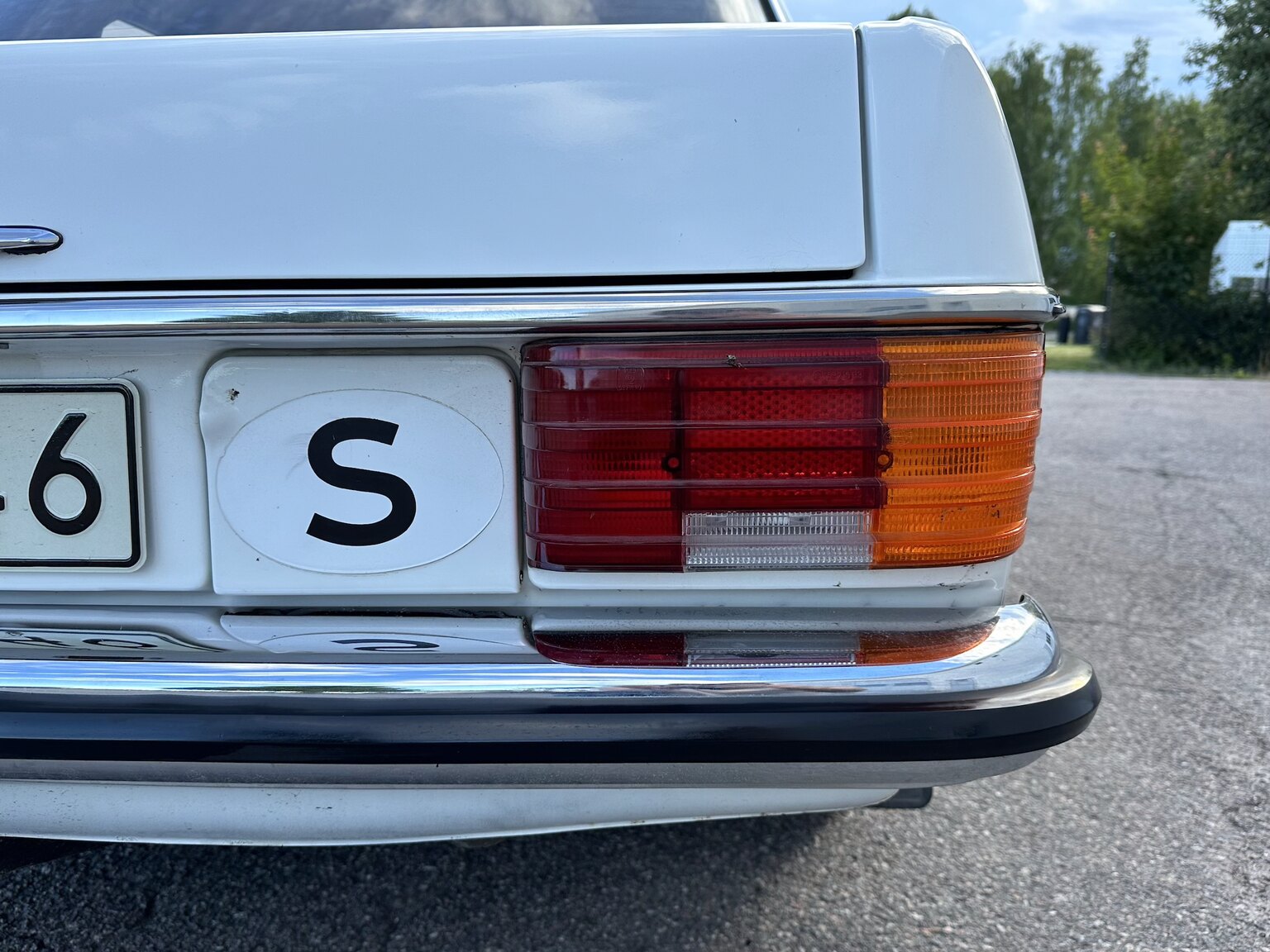 Aussenfoto 1975 Mercedes Benz 200