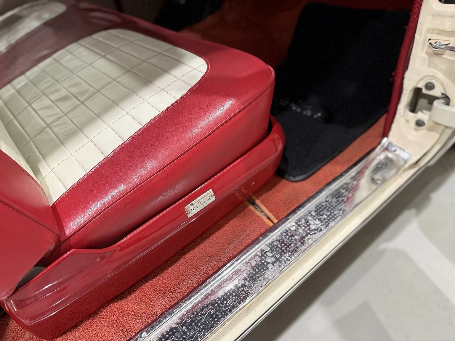 Innenraumfoto von 1956 Ford Fairlane Sunliner V8 5.1 (42)