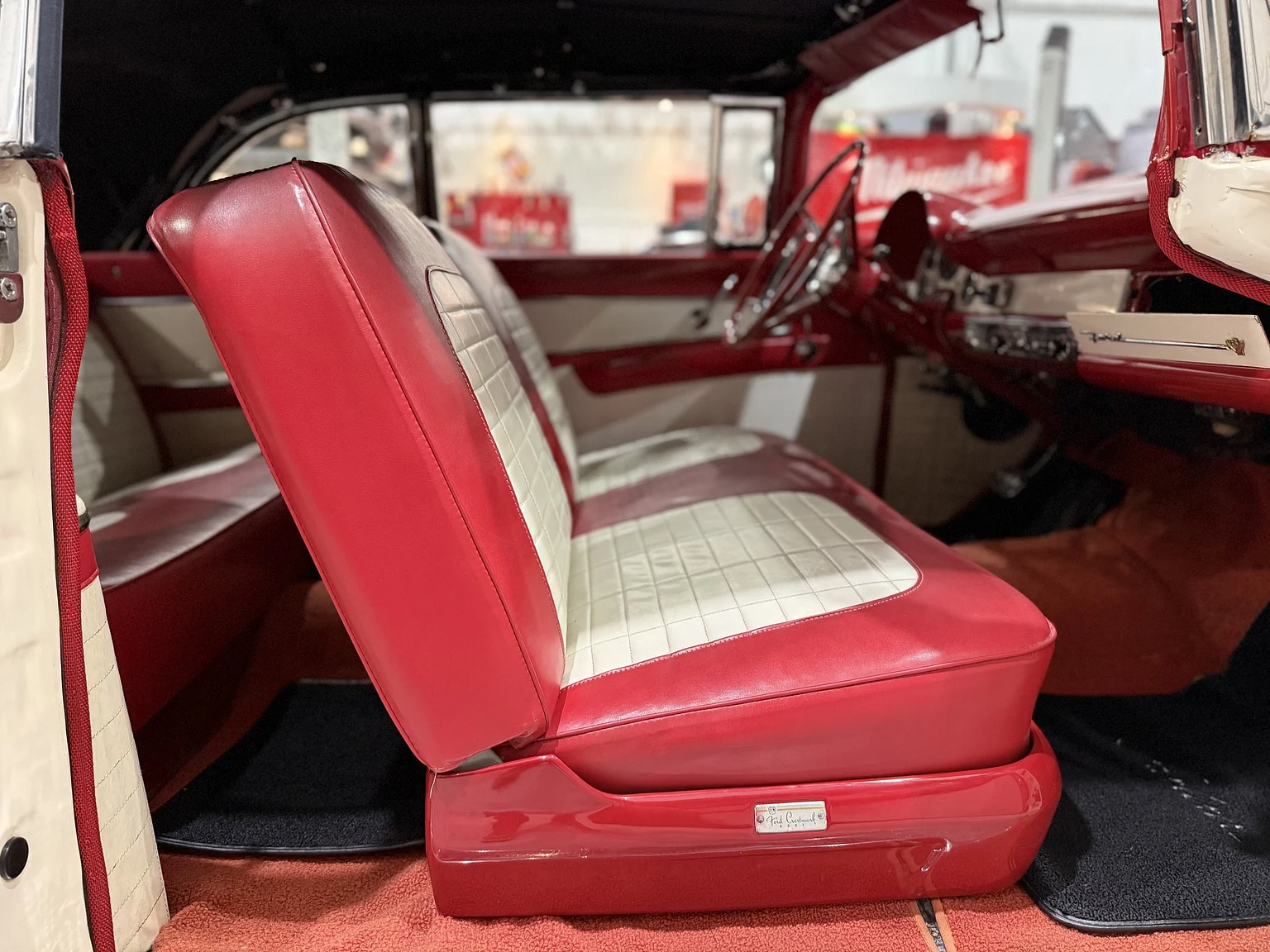 Innenraumfoto von 1956 Ford Fairlane Sunliner V8 5.1 (41)