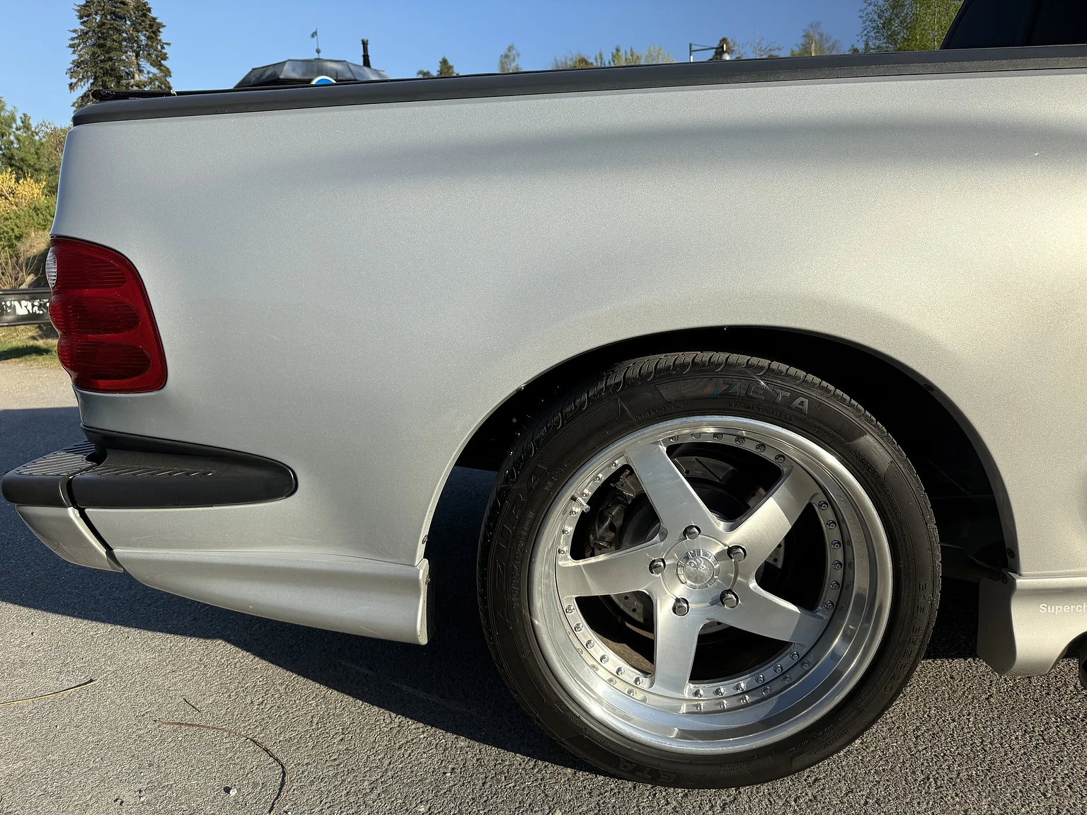 Aussenfoto 2002 Ford F 150 Lightning / Kenne Bell (21)