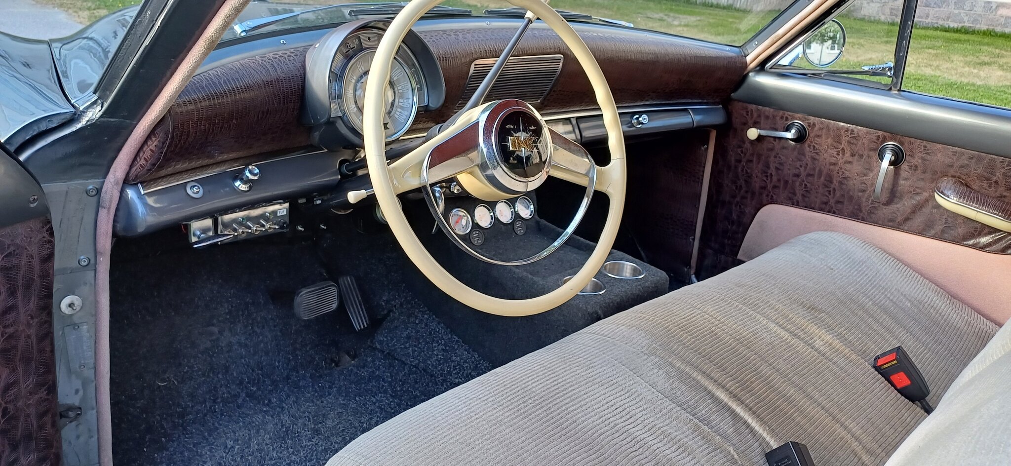 Interiörbild 1953 Kaiser Deluxe Club 2-door