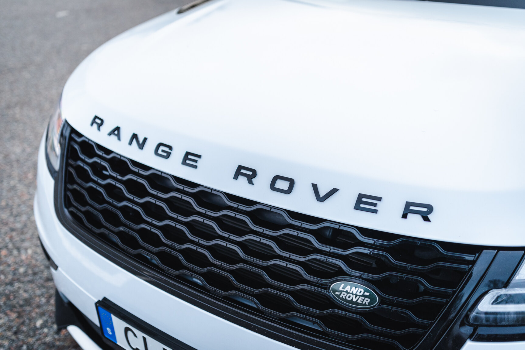Exterior image of 2018 Range Rover Velar D300 AWD HSE