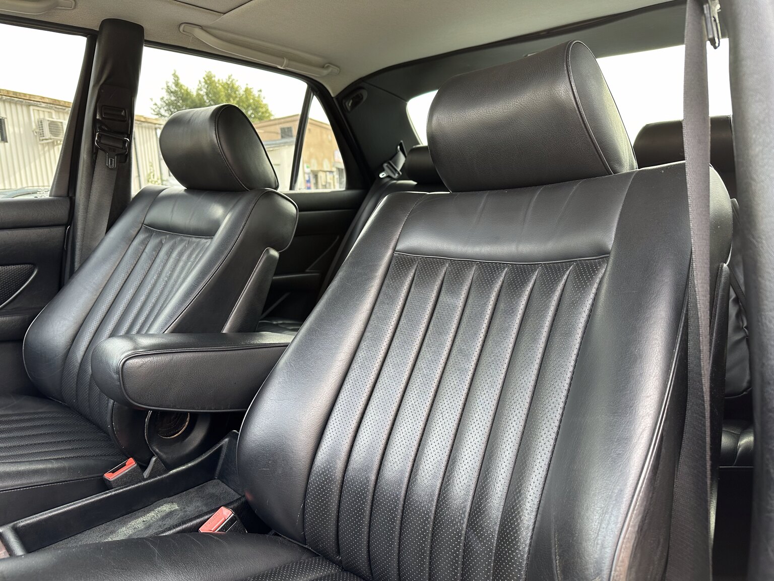 Interiörbild 1987 Mercedes 300 SE