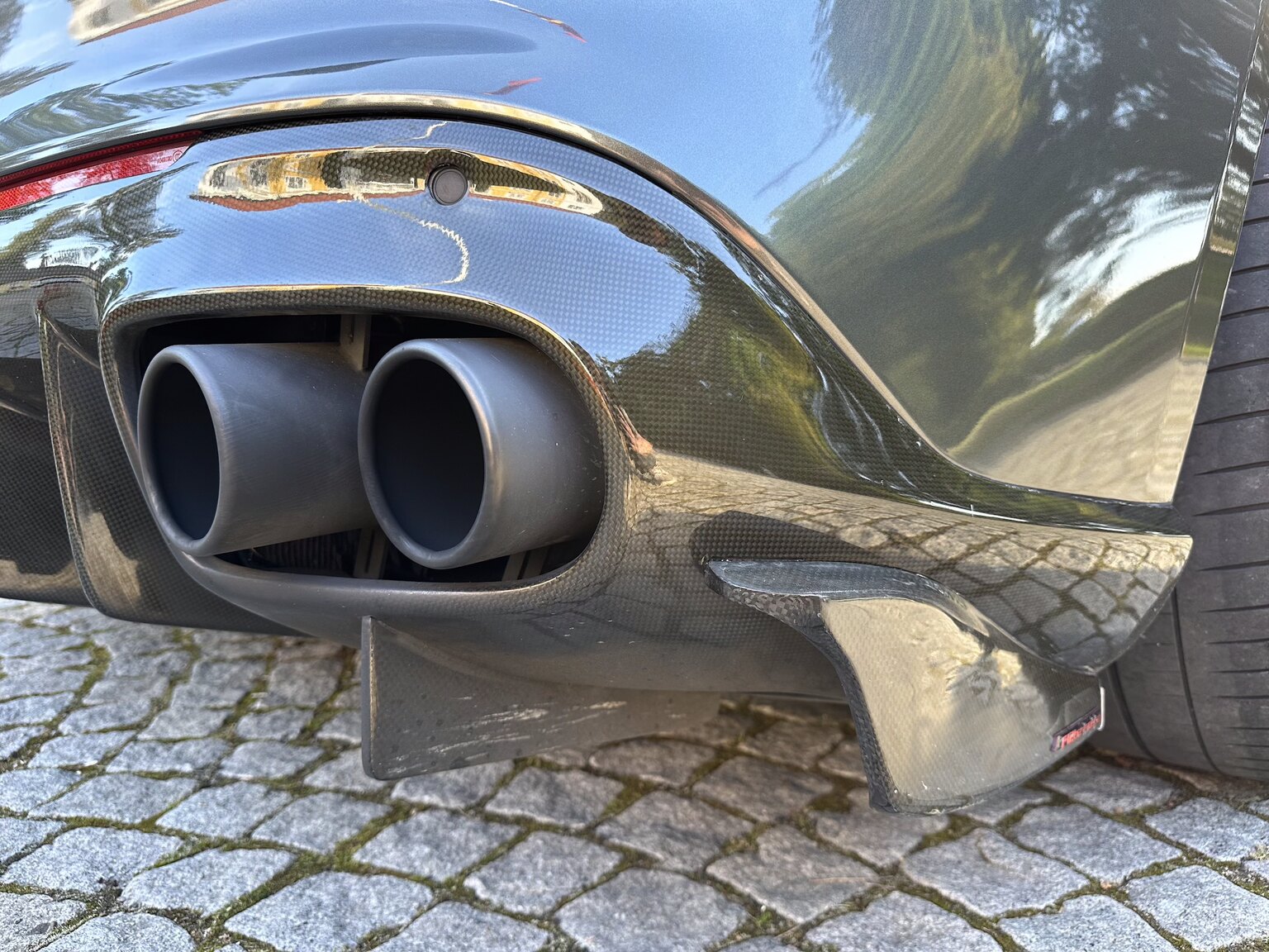 Exterior image of 2013 Ferrari F12 Berlinetta