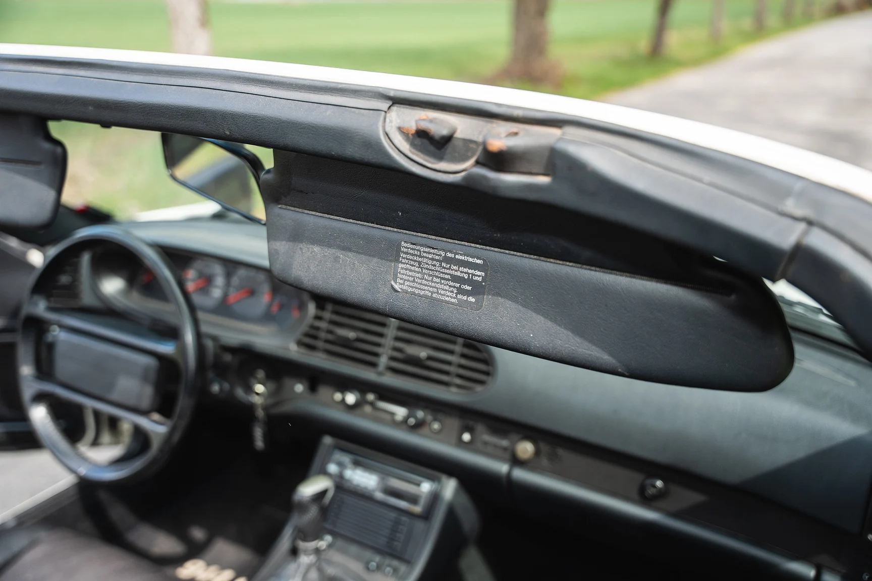 Interior image of 1990 Porsche 944 S2 Cabriolet  (54)
