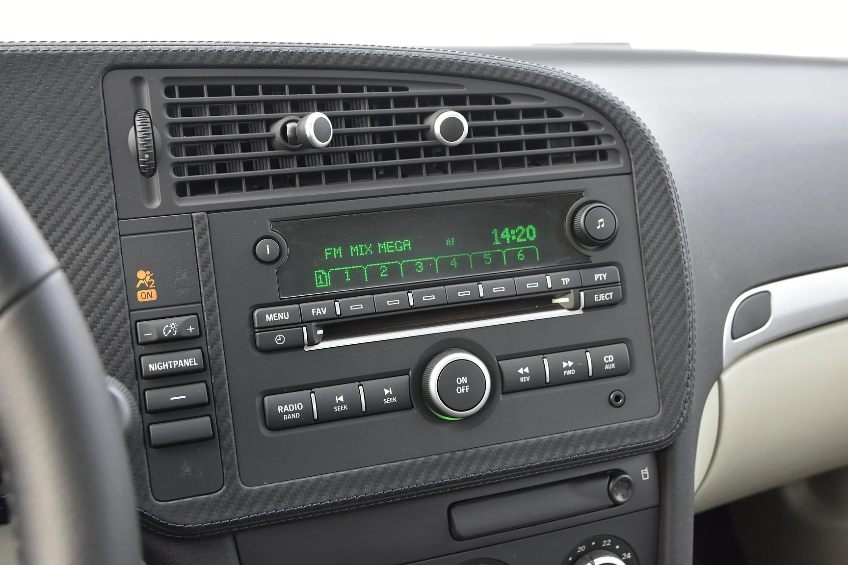 Interior image of 2014 Saab 9-3 Aero Hirsch Edition (21)