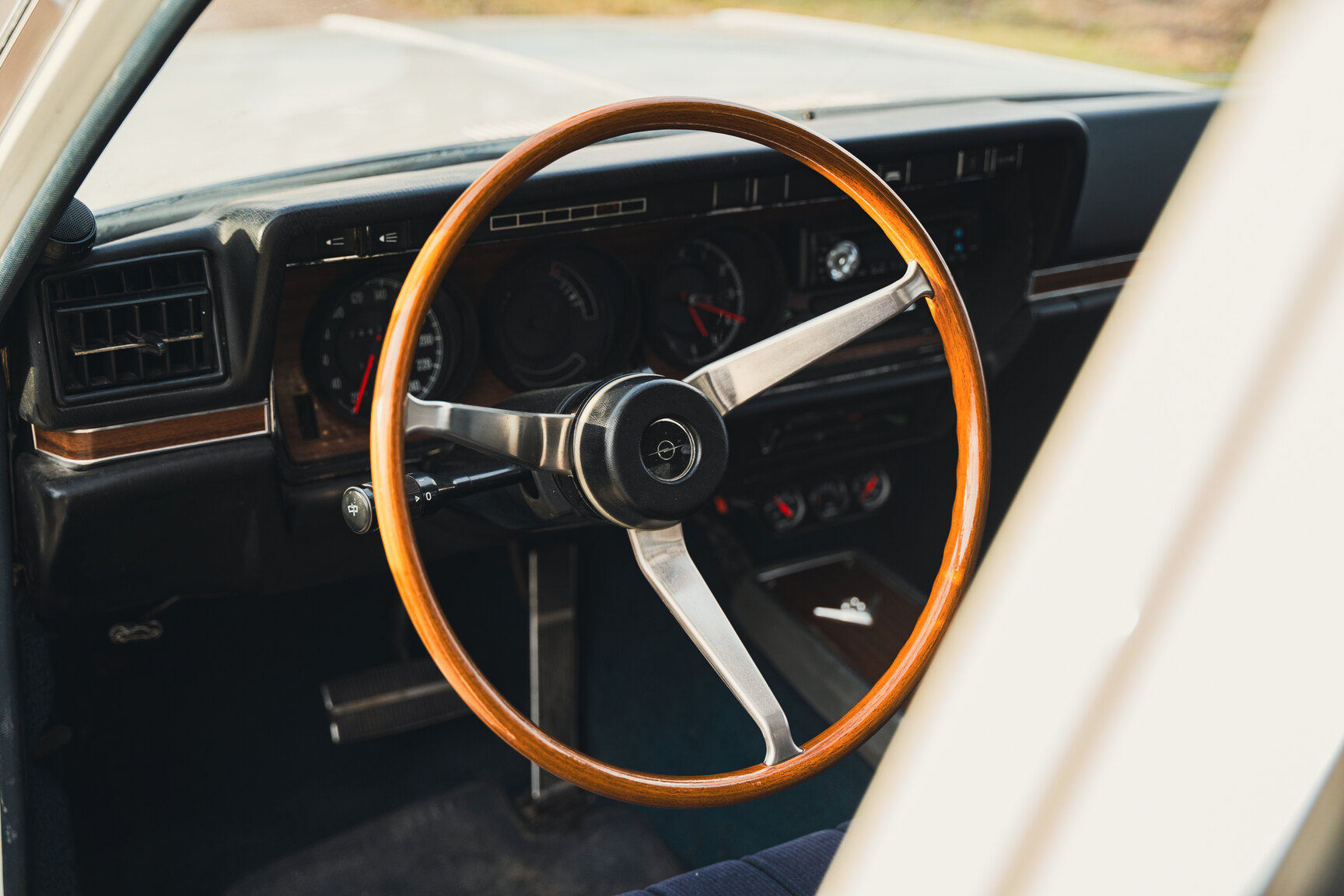 Interior image of 1973 Opel Diplomat V8