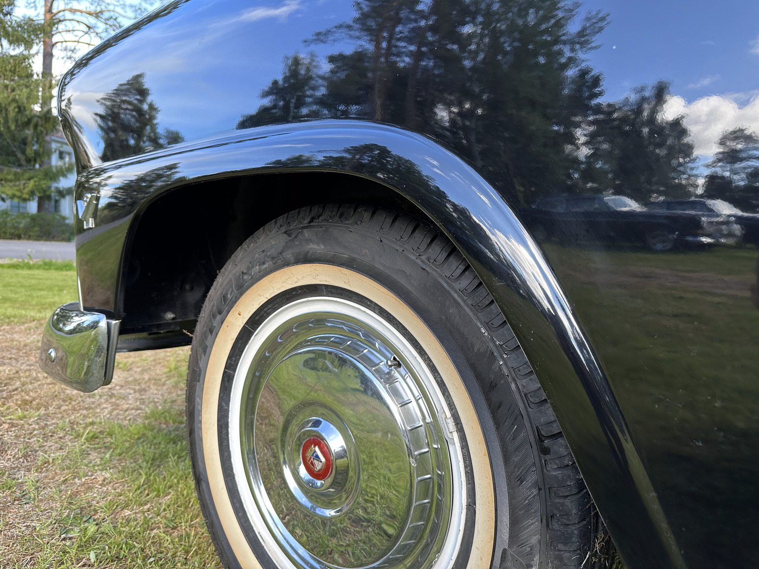 Exterior image of 1955 Ford Fairlane Crown Victoria