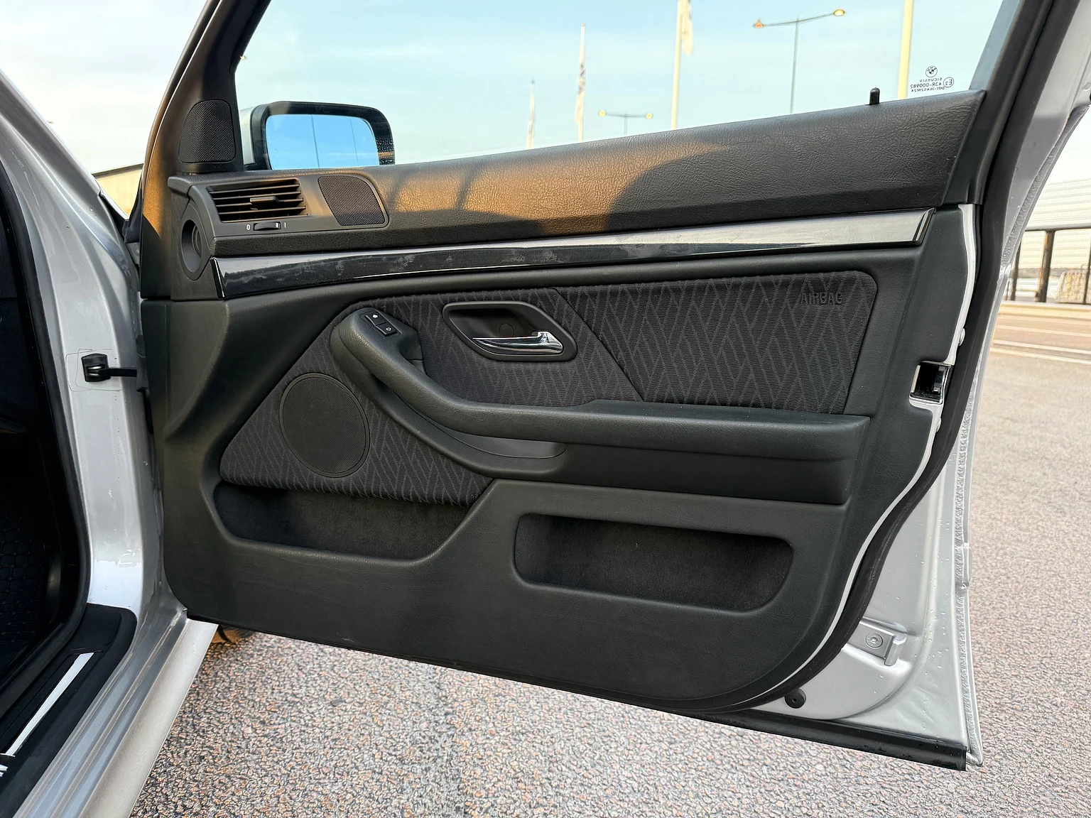 Interior image of 2002 BMW 520i (26)