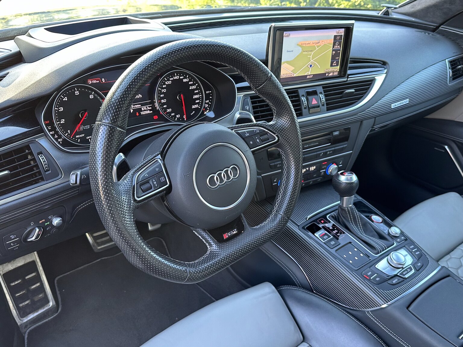 Innenraumfoto von 2015 Audi RS7 (54)