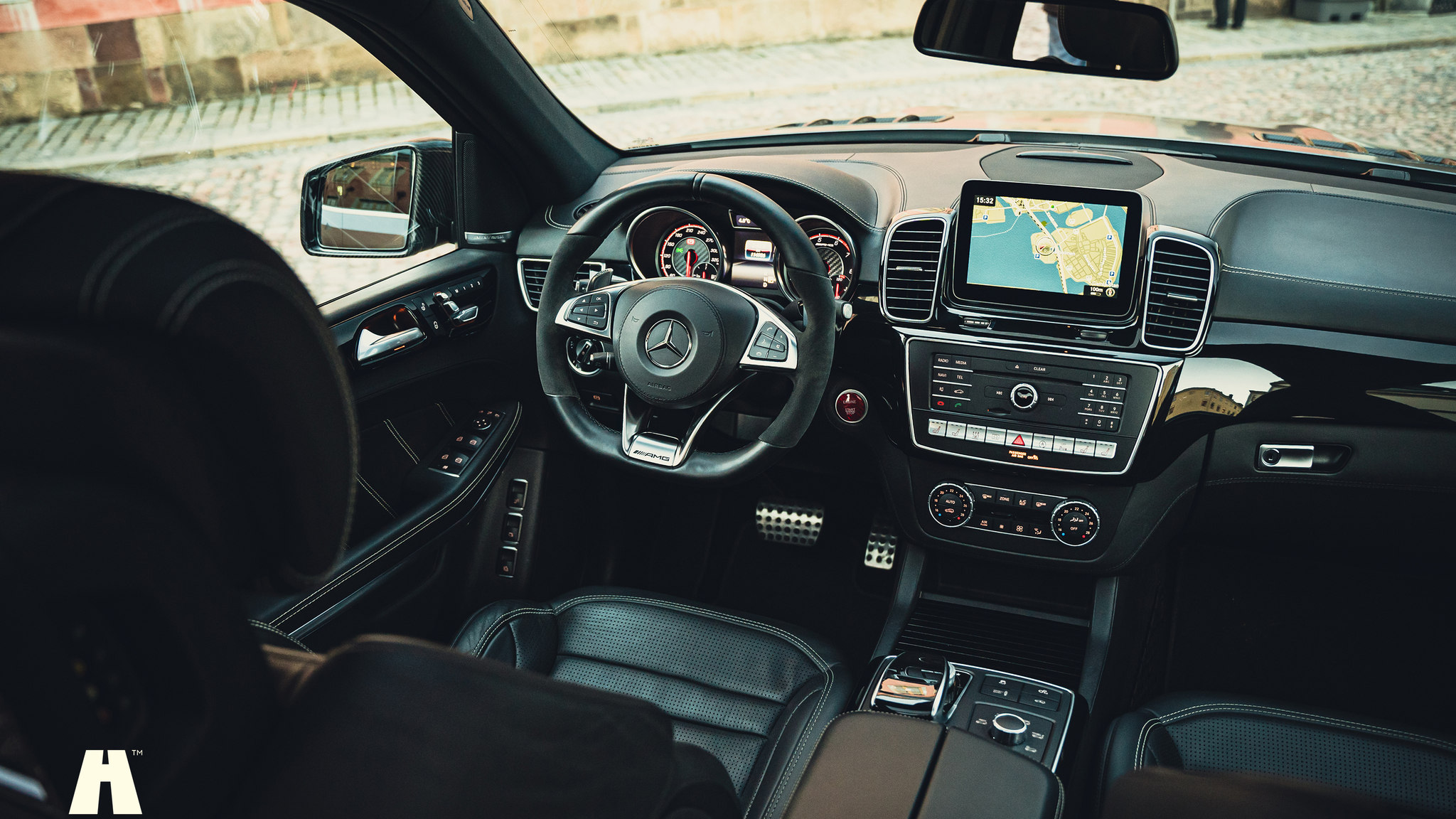 Innenraumfoto von 2017 Mercedes-Benz GLS 63 AMG (116)