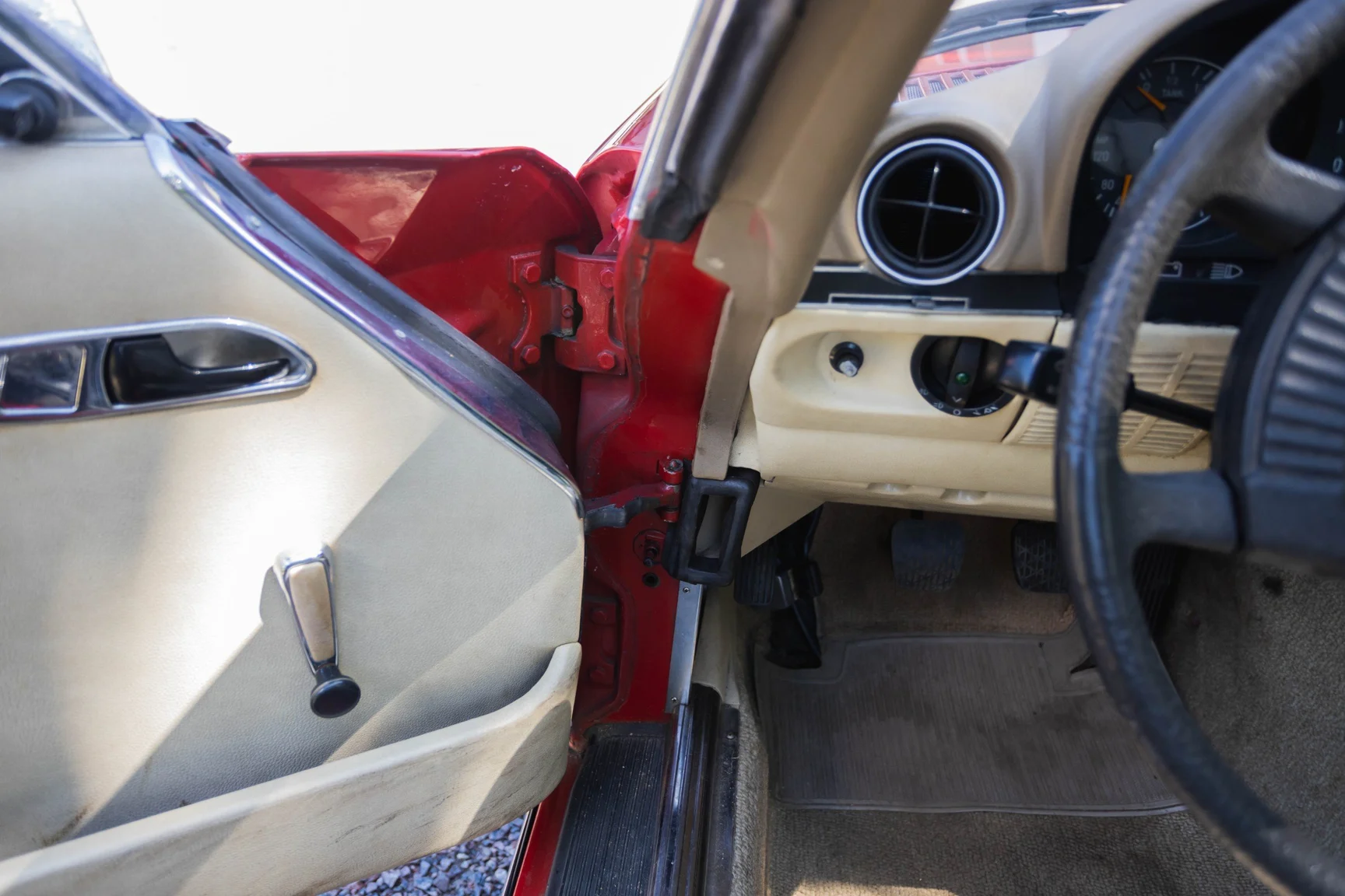 Innenraumfoto von 1975 Mercedes-Benz 280 SL (6)