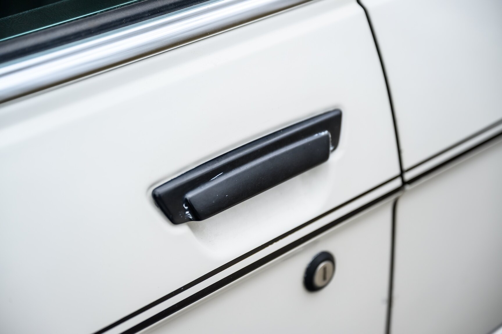 Exterior image of 1986 BMW 520i