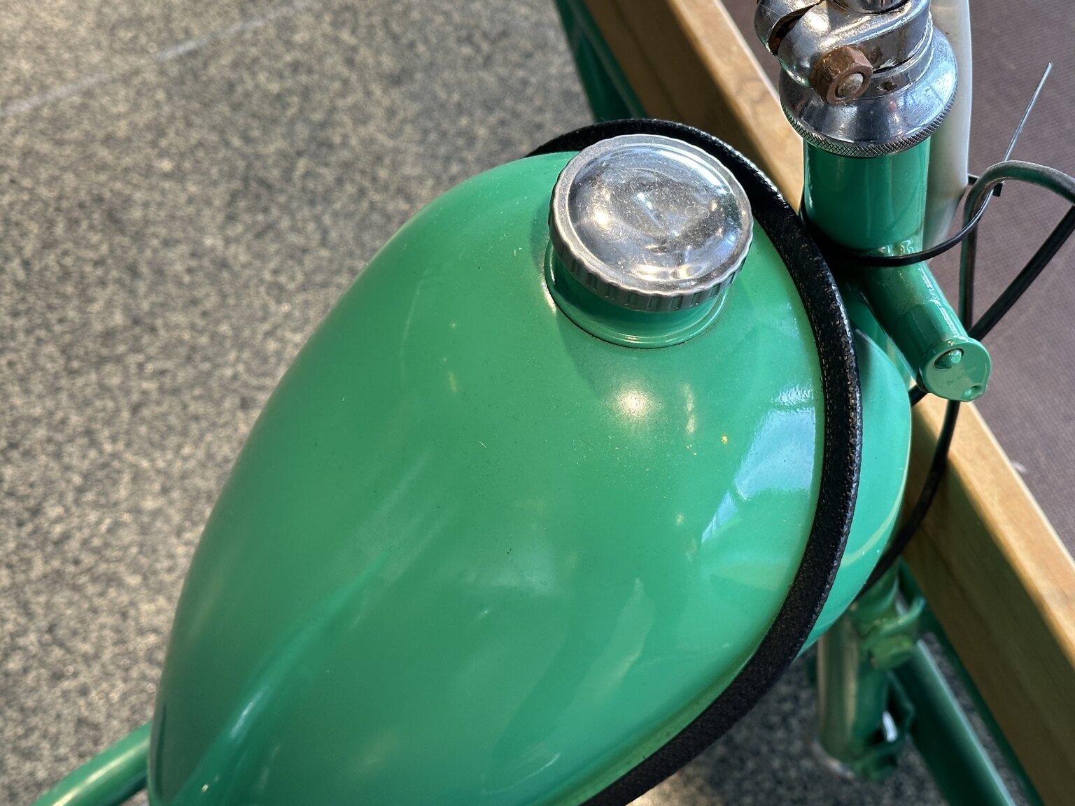 Exteriörbild på 1970 Cresent 1189 flakmoped