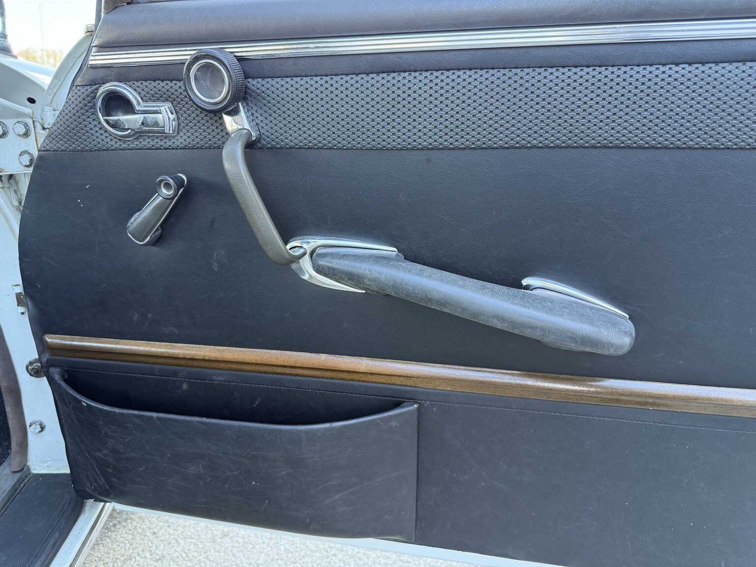 Interior image of 1967 Mercedes-Benz 230 Safari